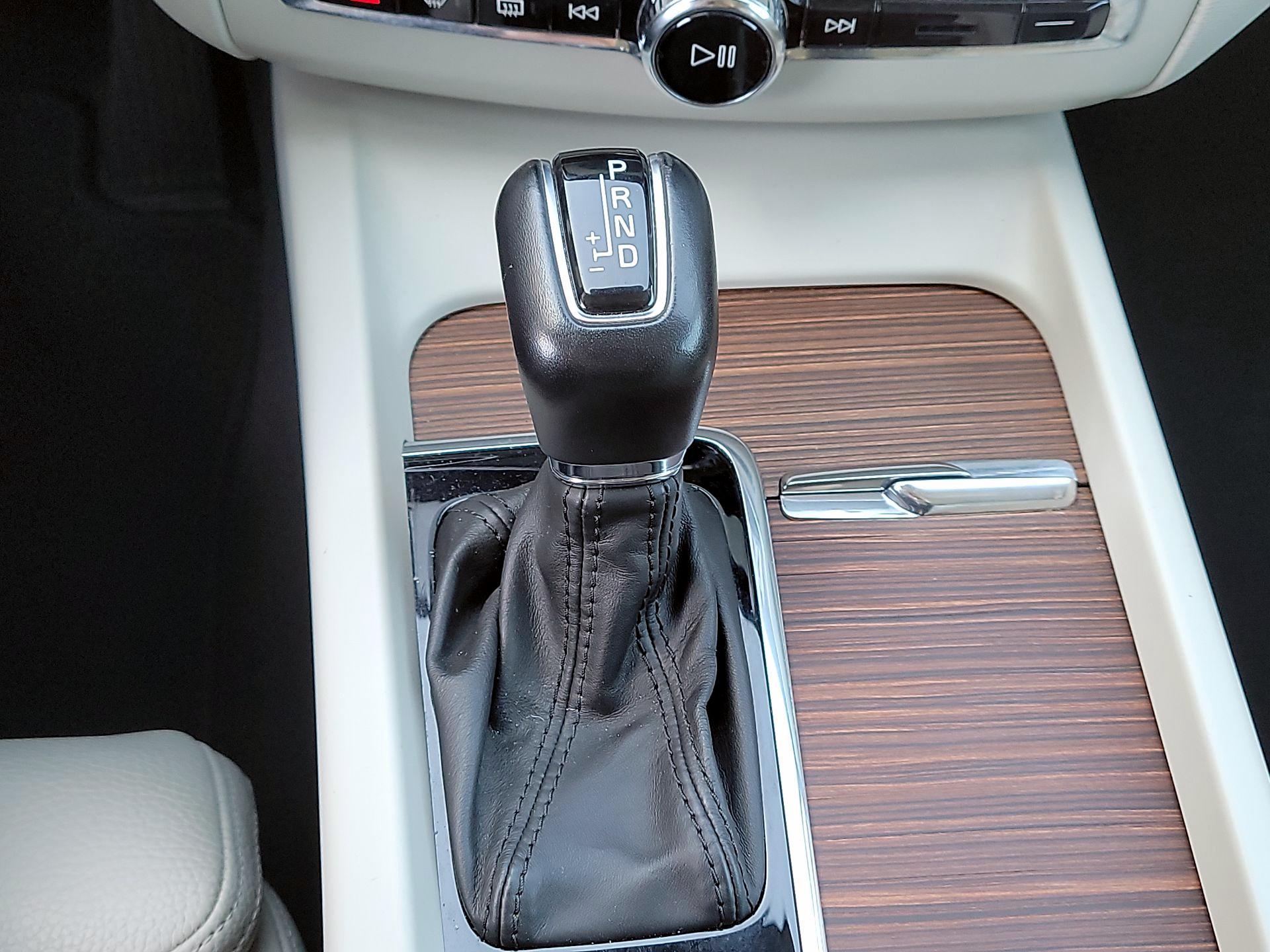 Thumbnail: 2019 Volvo XC60 - 18