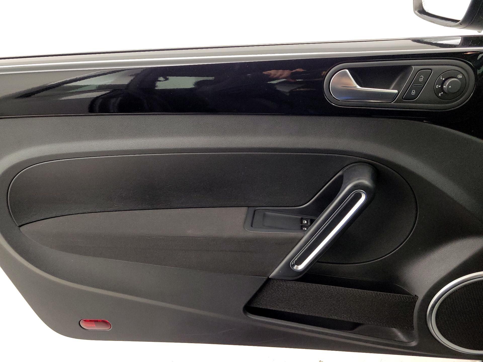 Thumbnail: 2014 Volkswagen Beetle - 12