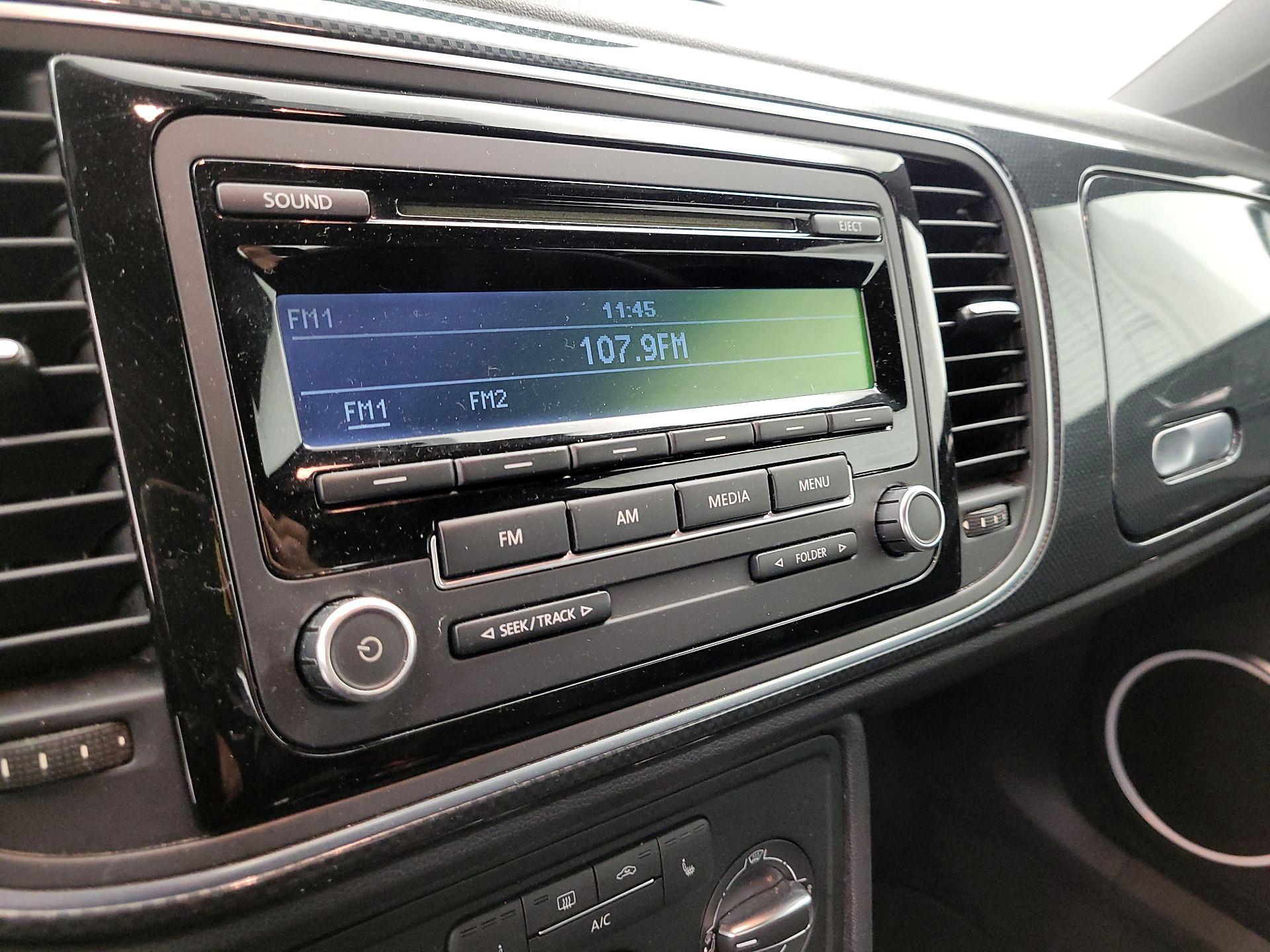 Thumbnail: 2014 Volkswagen Beetle - 14