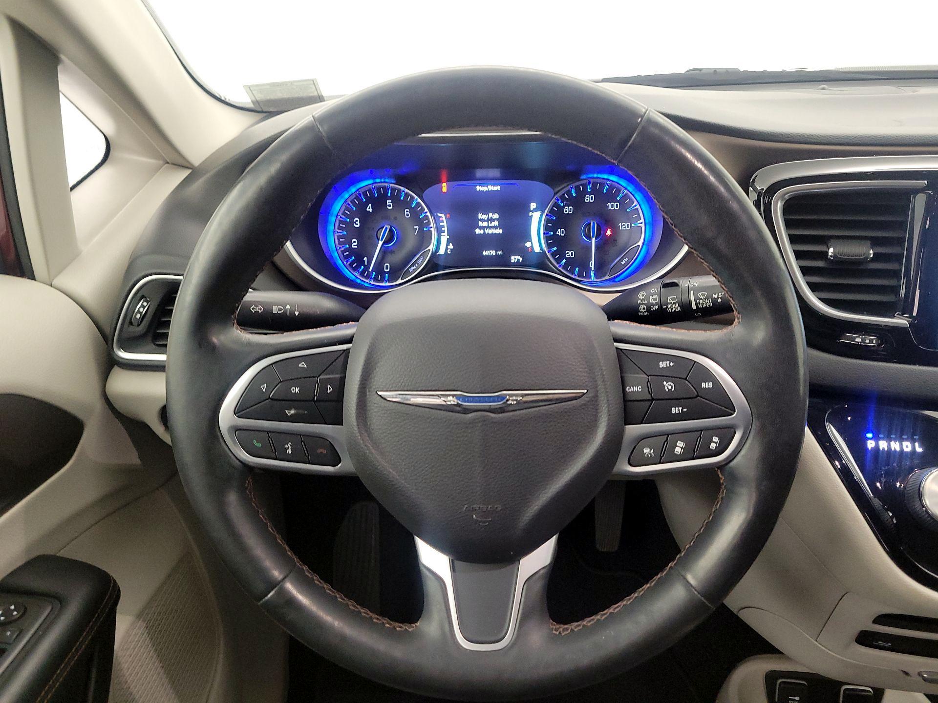 Thumbnail: 2019 Chrysler Pacifica - 10