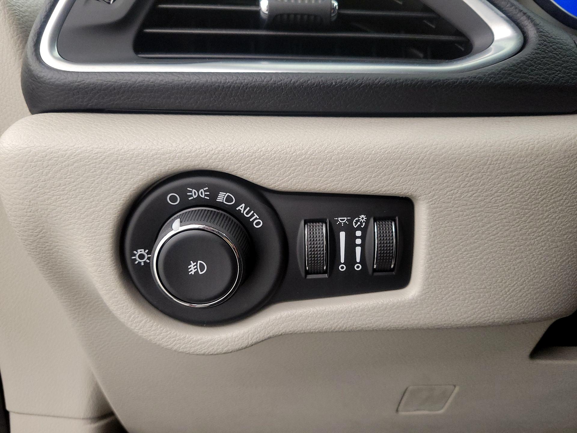 Thumbnail: 2019 Chrysler Pacifica - 13