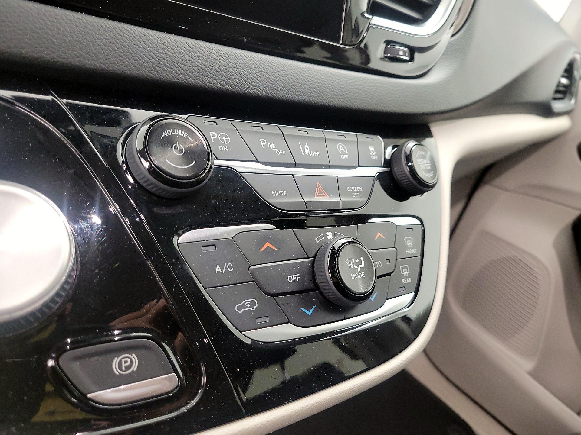 Thumbnail: 2019 Chrysler Pacifica - 17