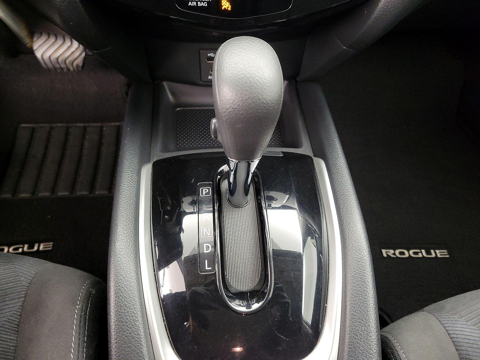 Thumbnail: 2015 Nissan Rogue - 16