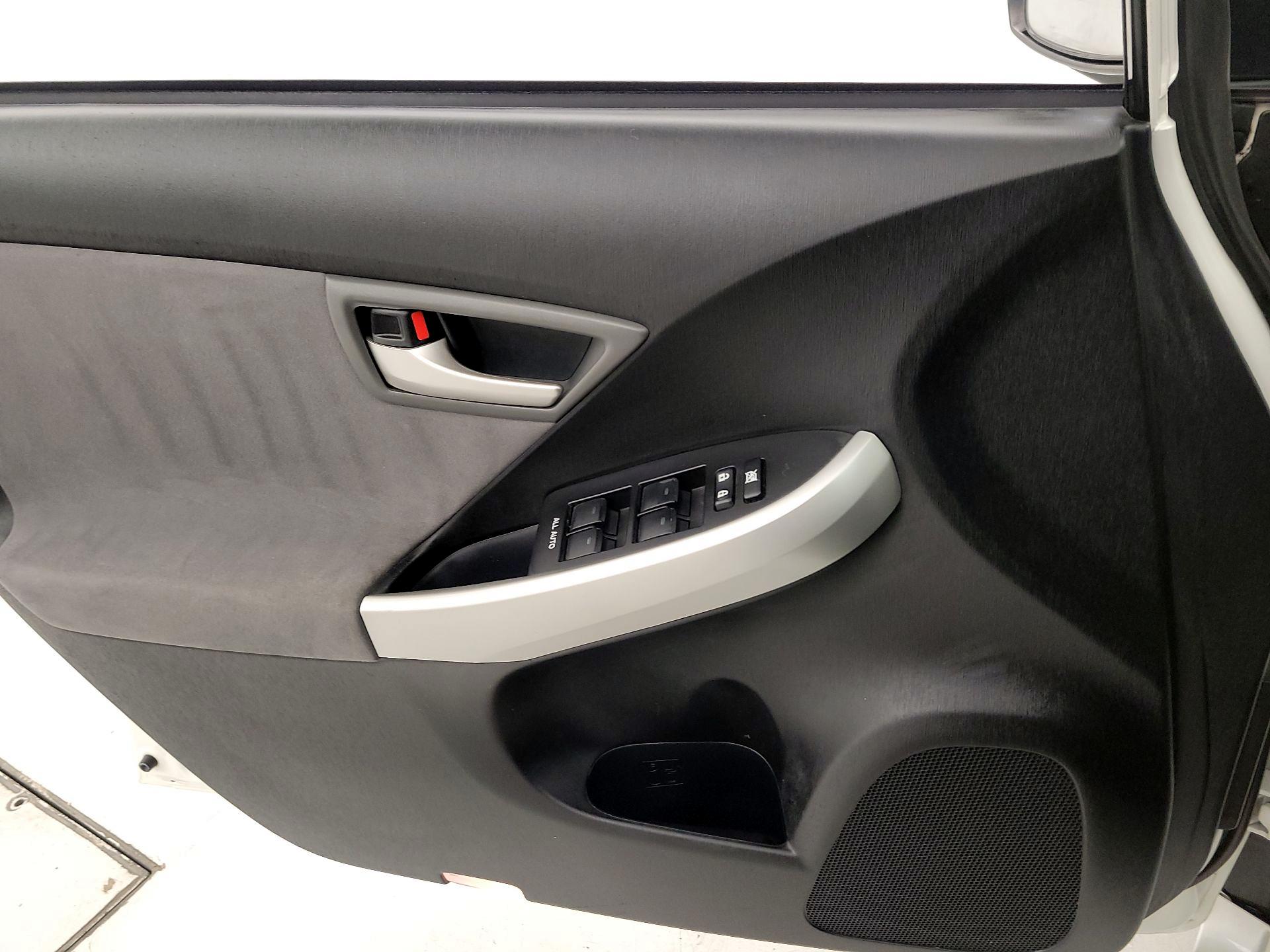 Thumbnail: 2015 Toyota Prius - 12