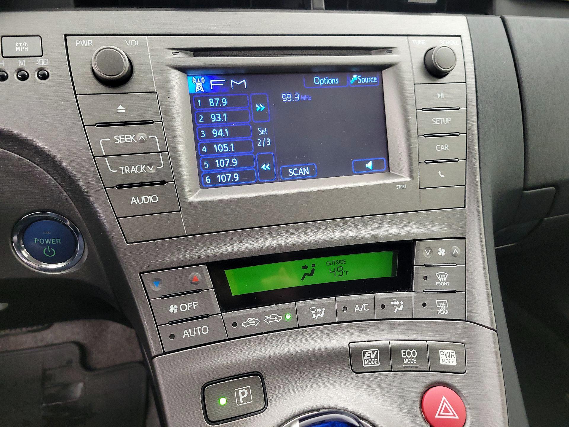 Thumbnail: 2015 Toyota Prius - 16