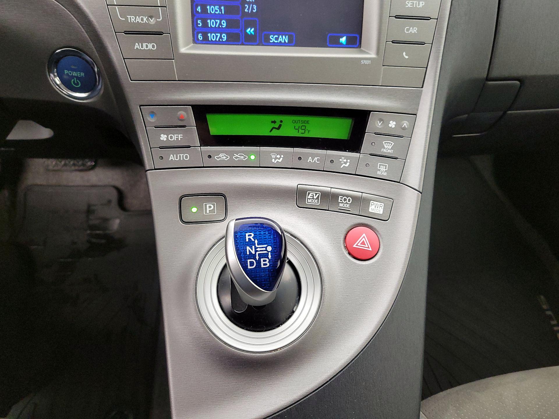 Thumbnail: 2015 Toyota Prius - 17