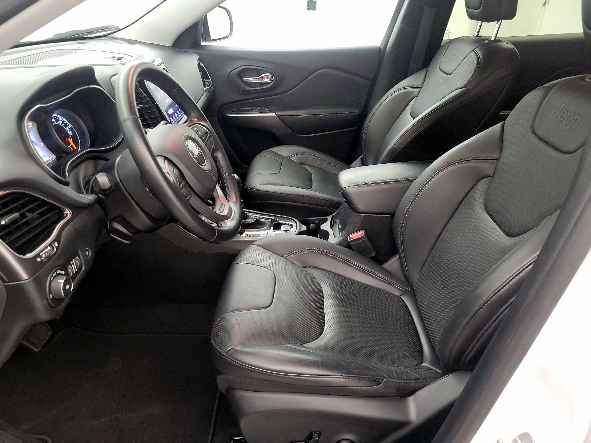 Thumbnail: 2020 Jeep Cherokee - 11