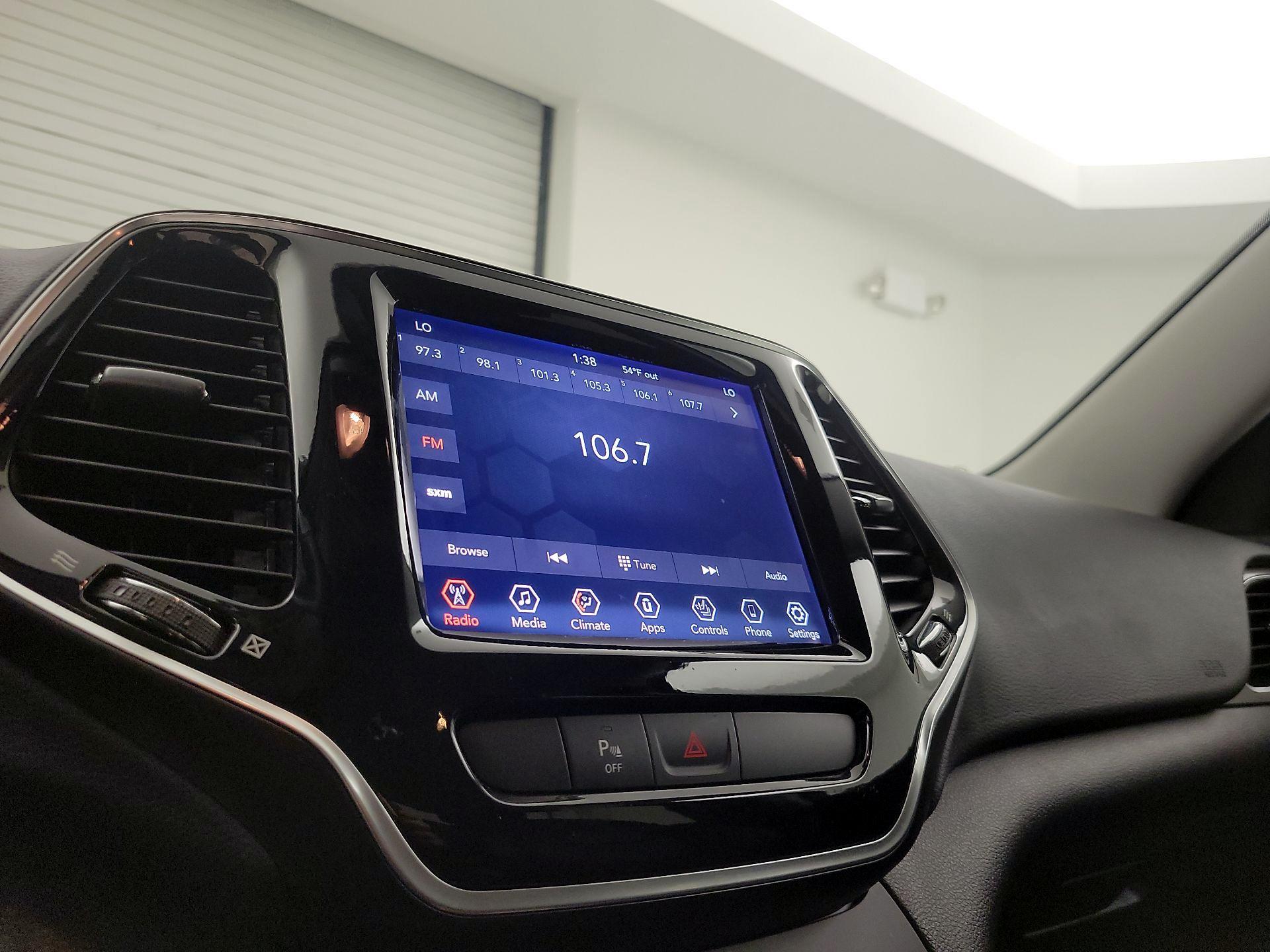 Thumbnail: 2020 Jeep Cherokee - 15