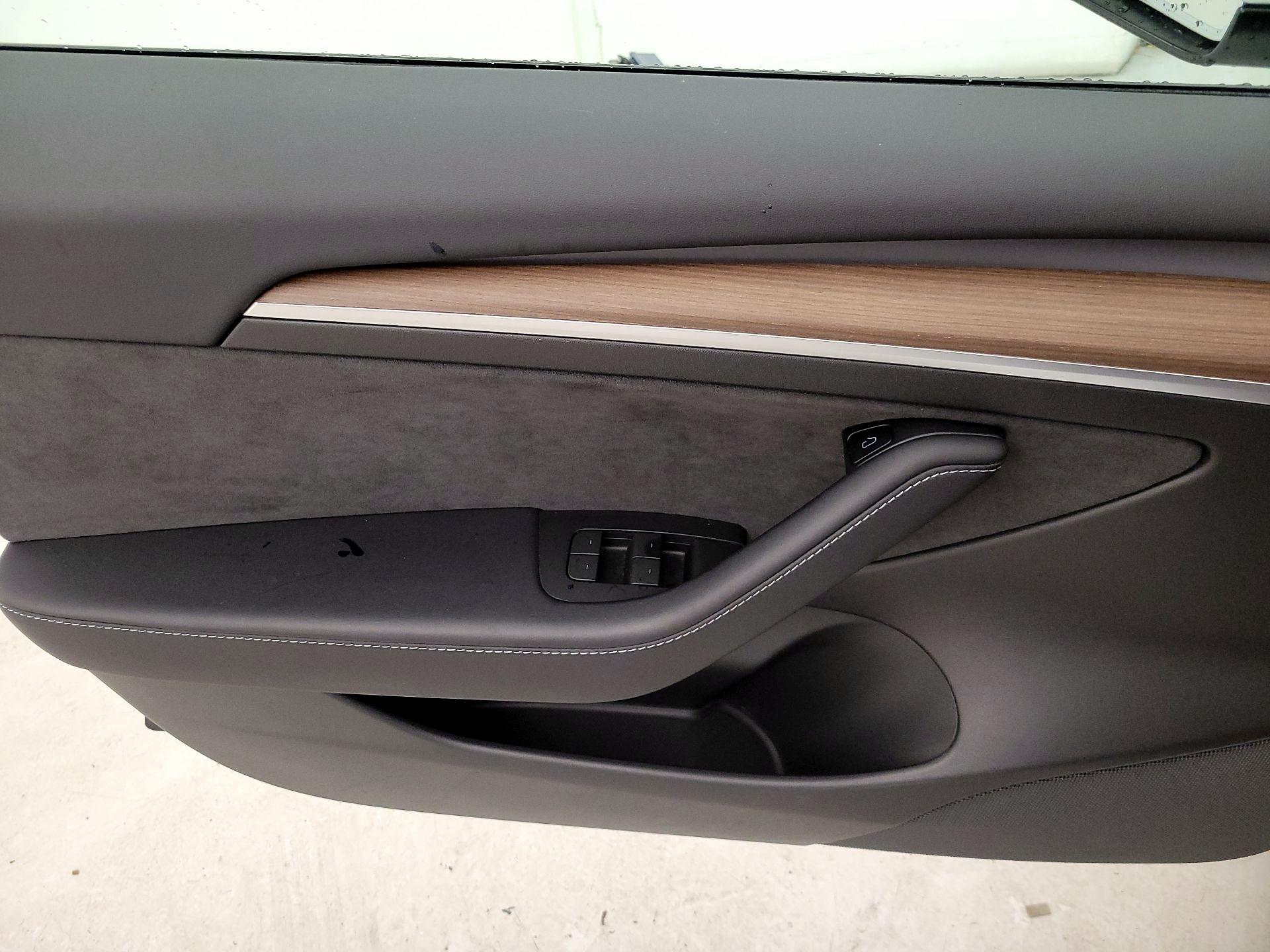 Thumbnail: 2022 Tesla Model 3 - 12