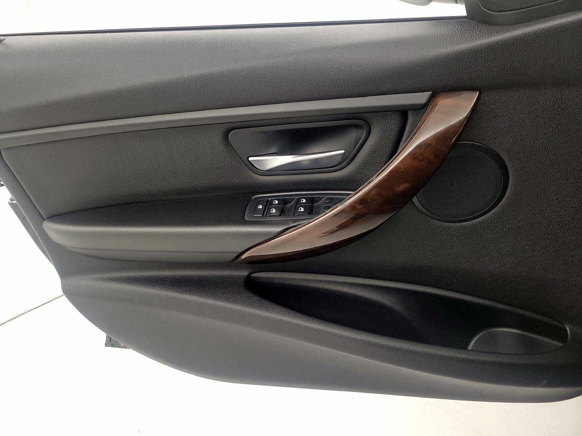 Thumbnail: 2015 BMW 3 Series - 12