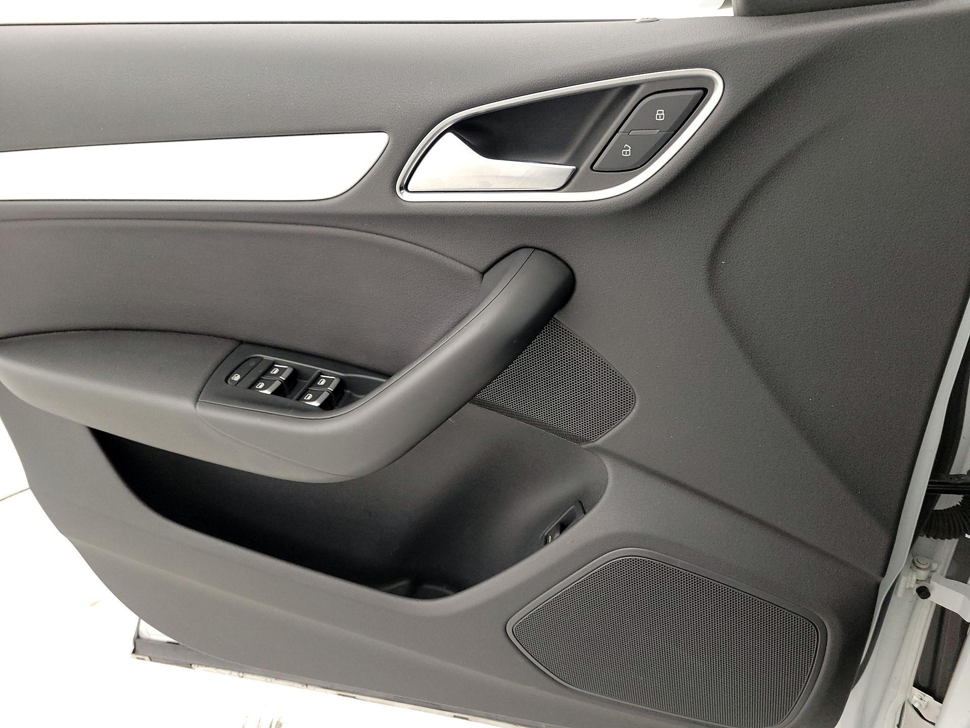 Thumbnail: 2016 Audi Q3 - 12