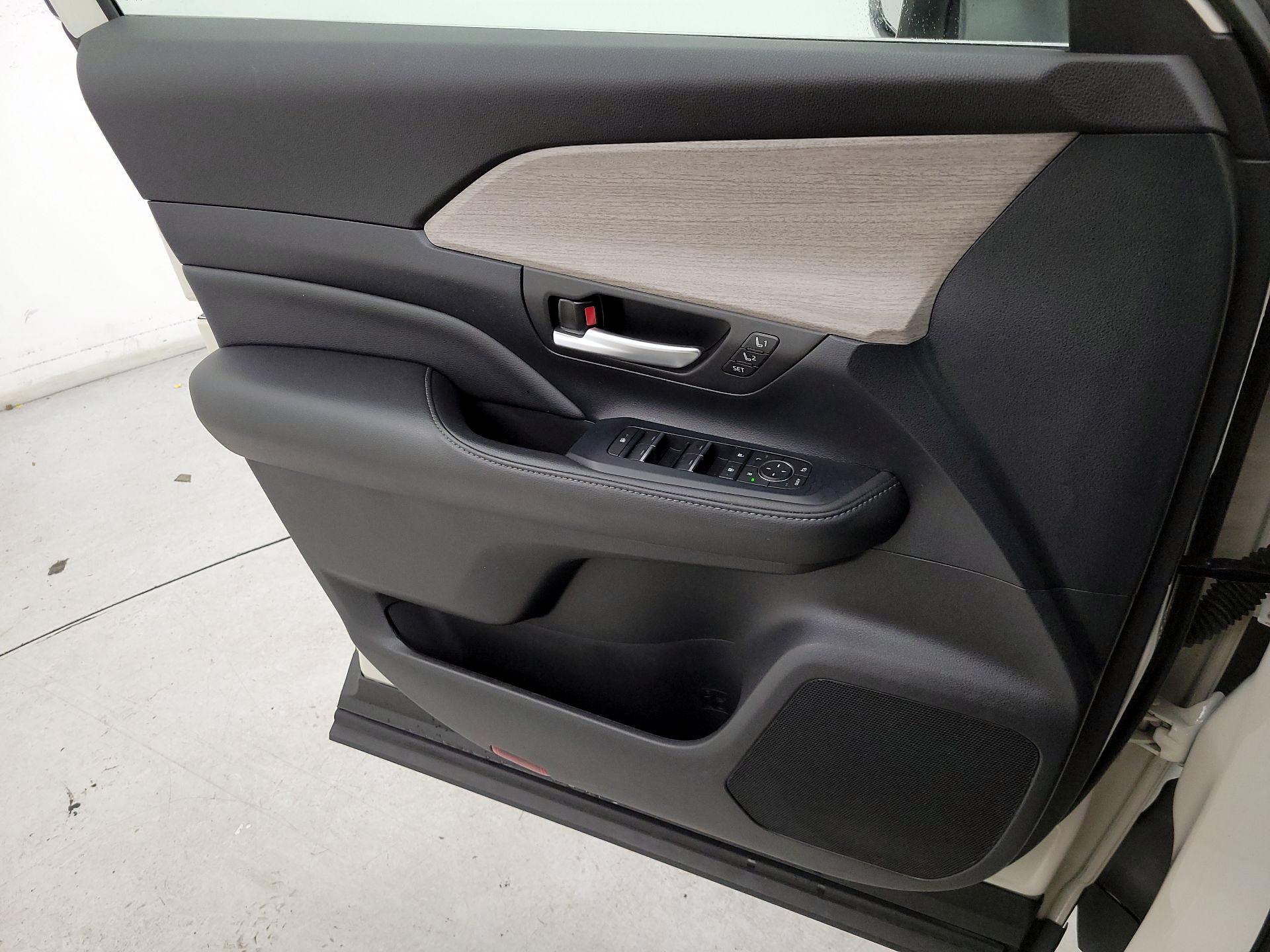 Thumbnail: 2024 Toyota Grand Highlander - 12