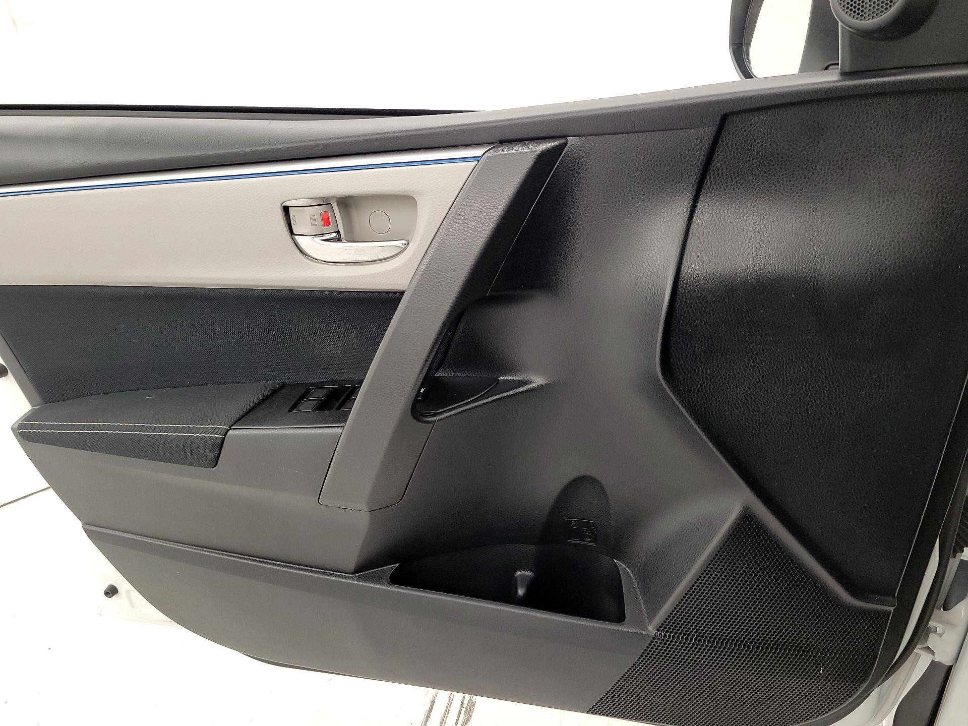 Thumbnail: 2015 Toyota Corolla - 12