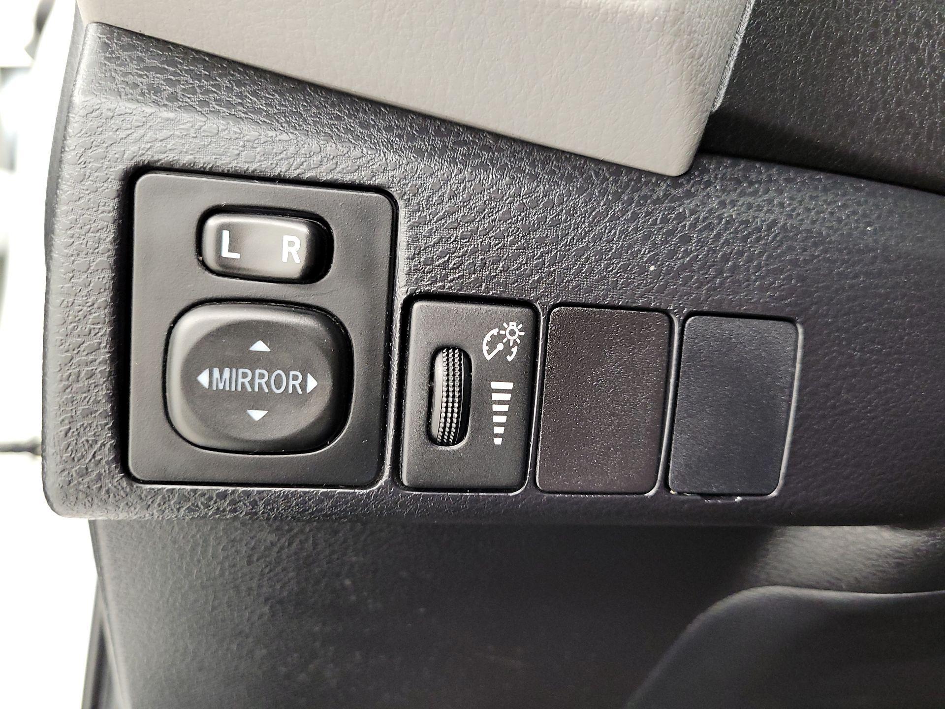 Thumbnail: 2015 Toyota Corolla - 13