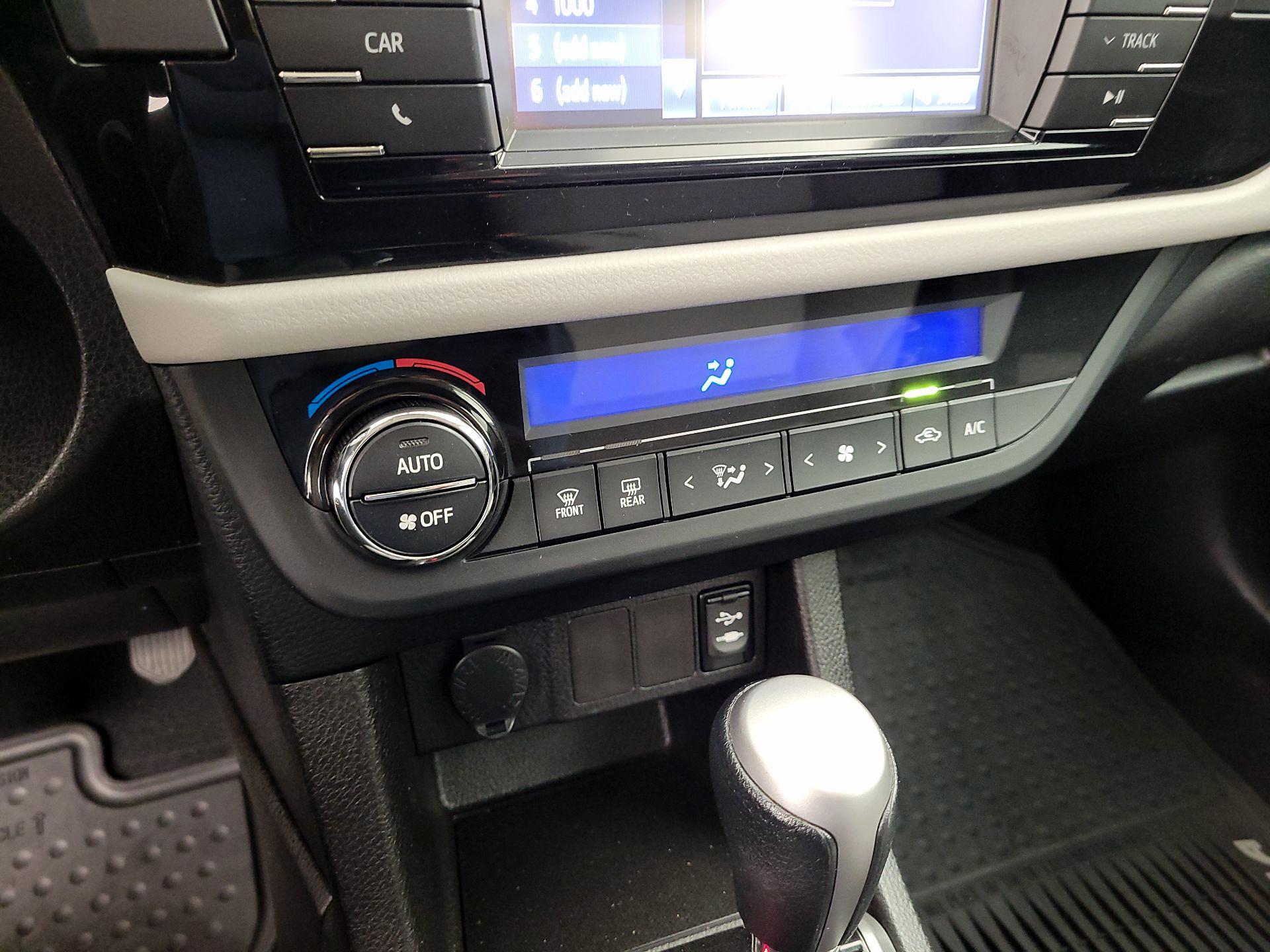 Thumbnail: 2015 Toyota Corolla - 16