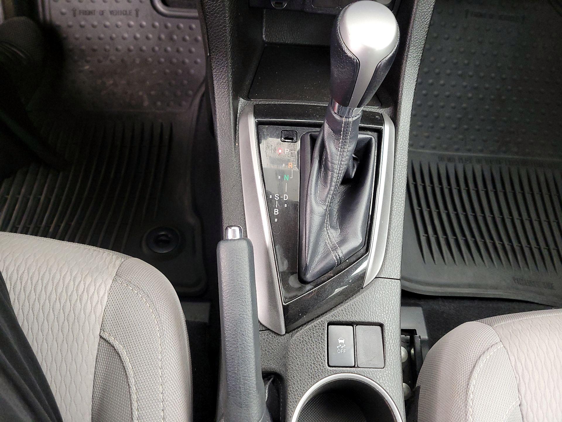 Thumbnail: 2015 Toyota Corolla - 17