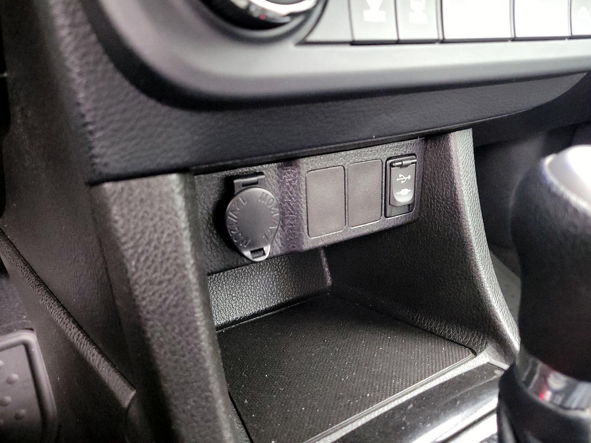 Thumbnail: 2015 Toyota Corolla - 18