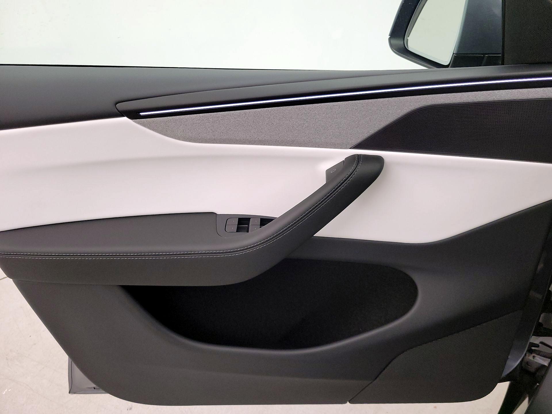 Thumbnail: 2026 Tesla Model Y - 12