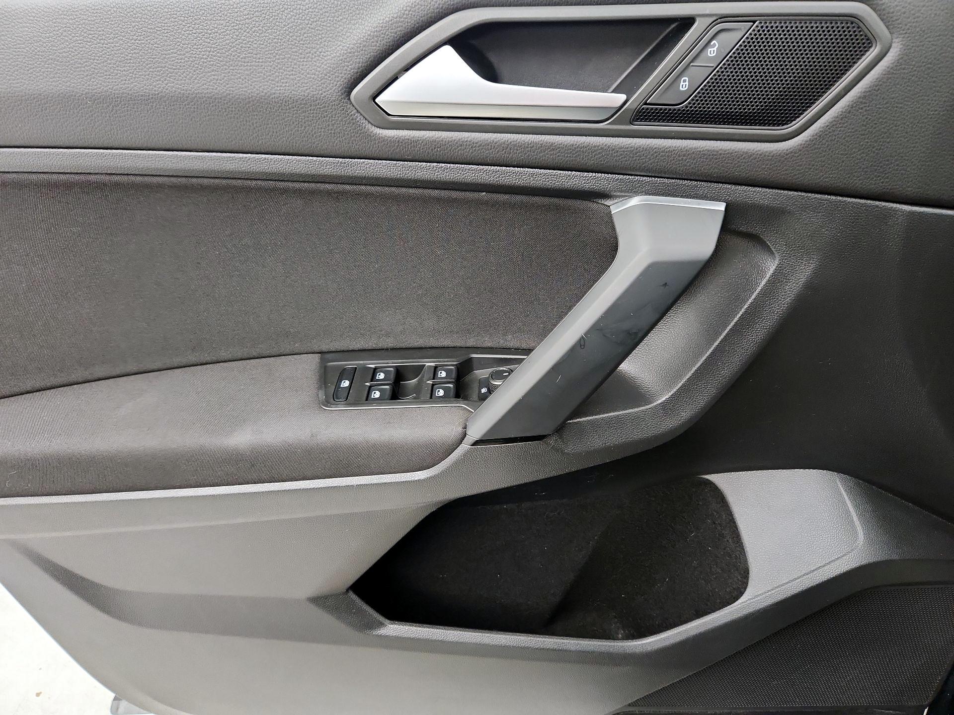 Thumbnail: 2019 Volkswagen Tiguan - 12