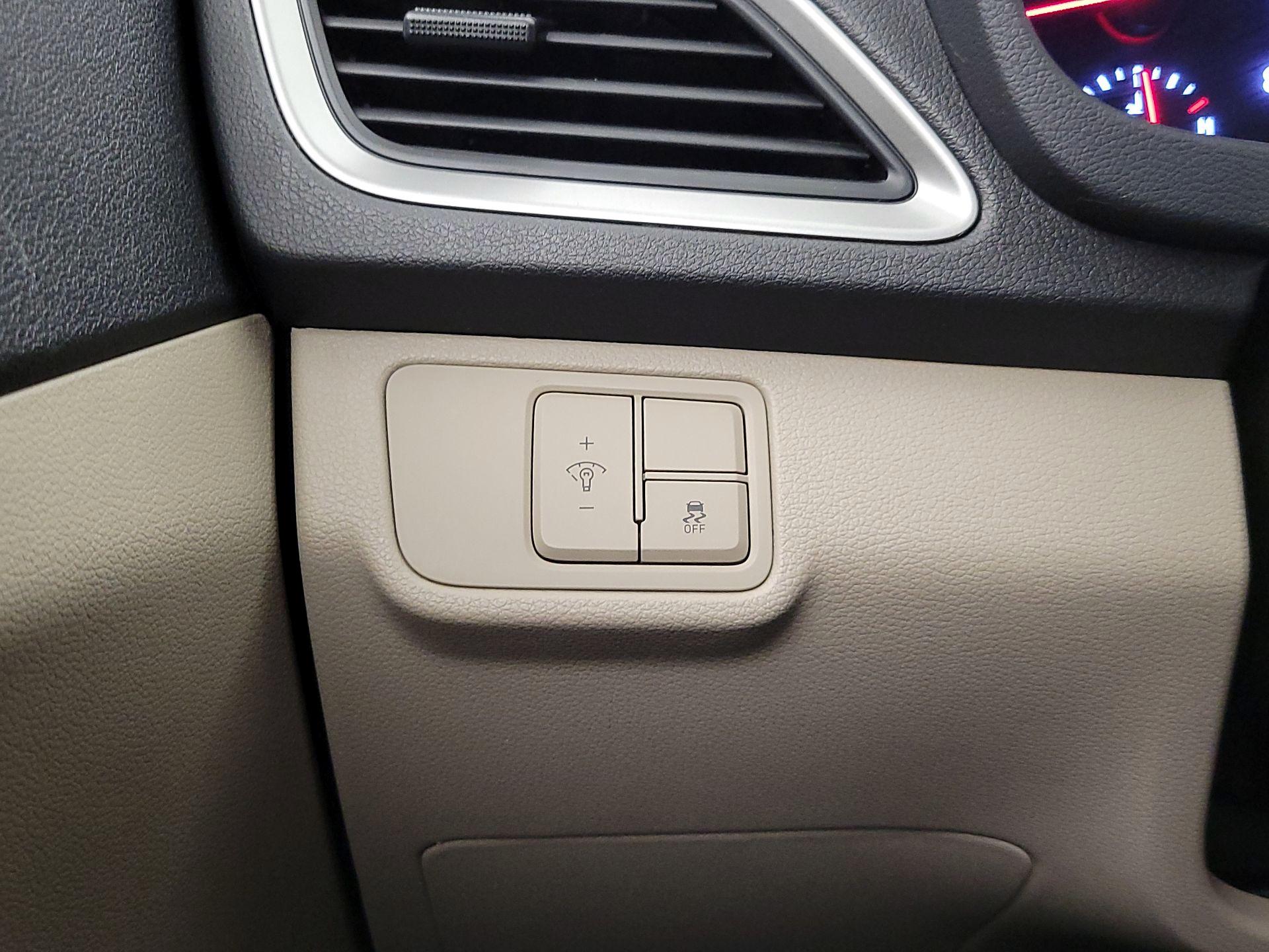 Thumbnail: 2020 Hyundai Accent - 13