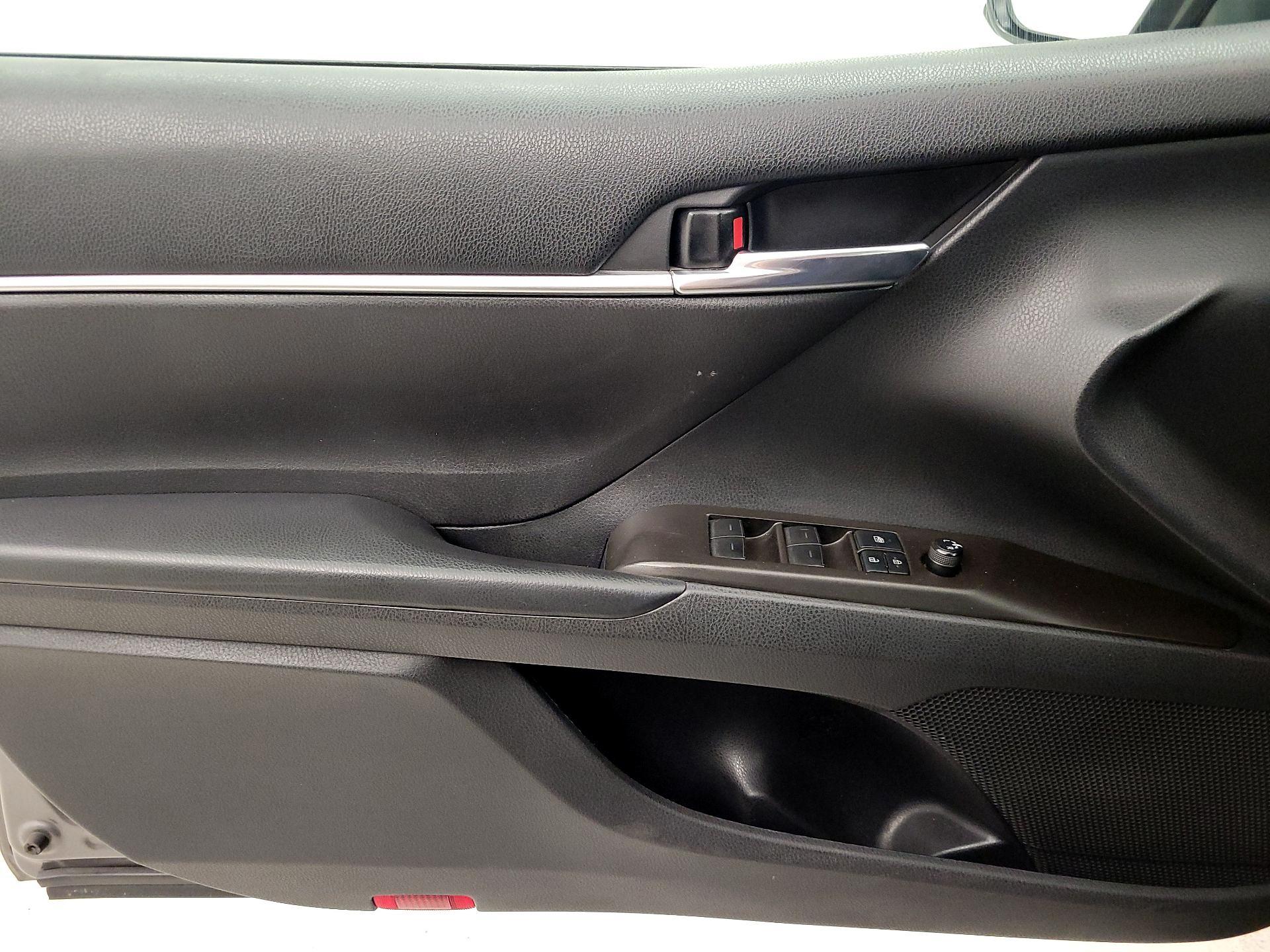 Thumbnail: 2021 Toyota Camry - 12