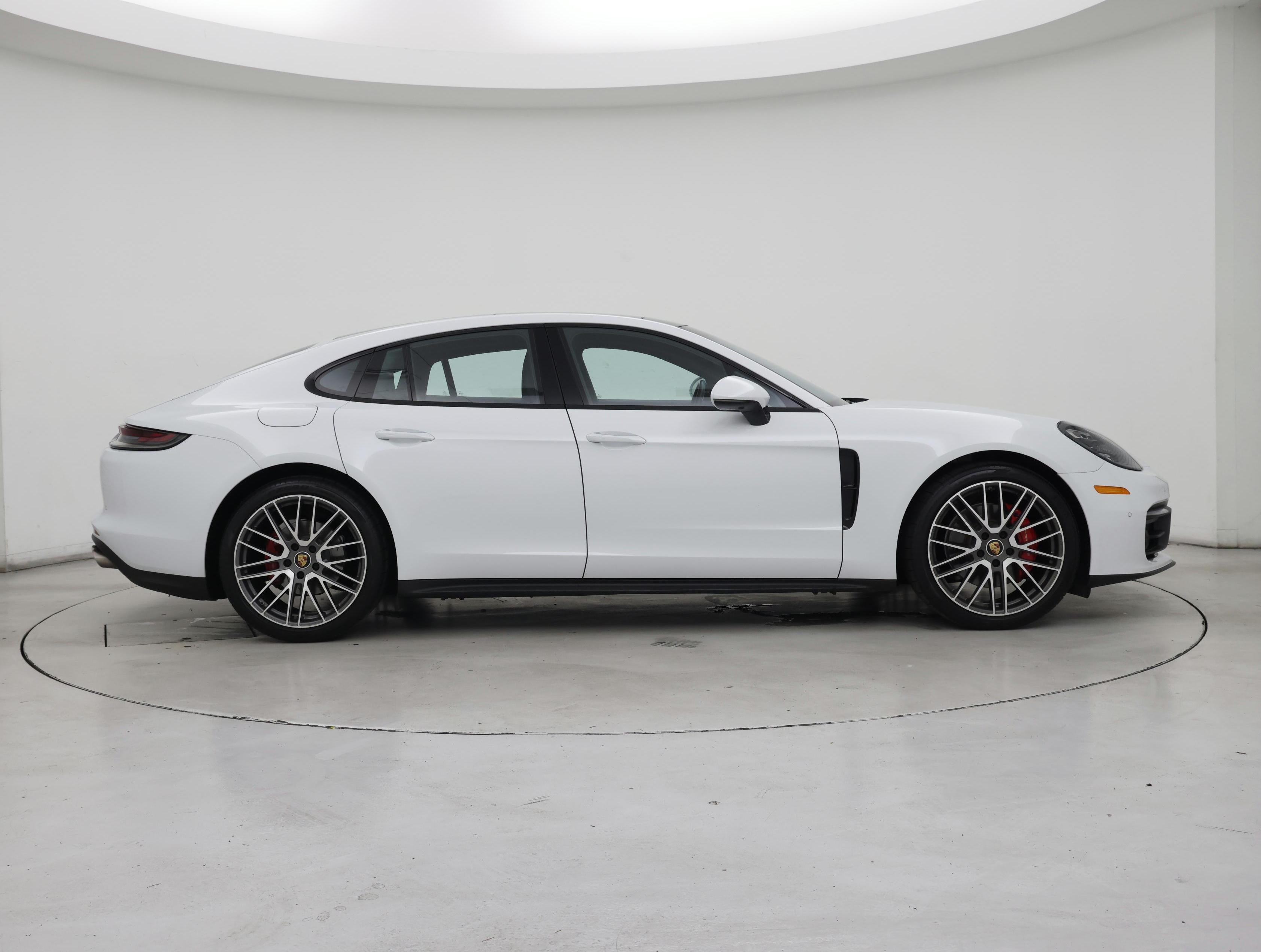 Thumbnail: 2022 Porsche Panamera - 7