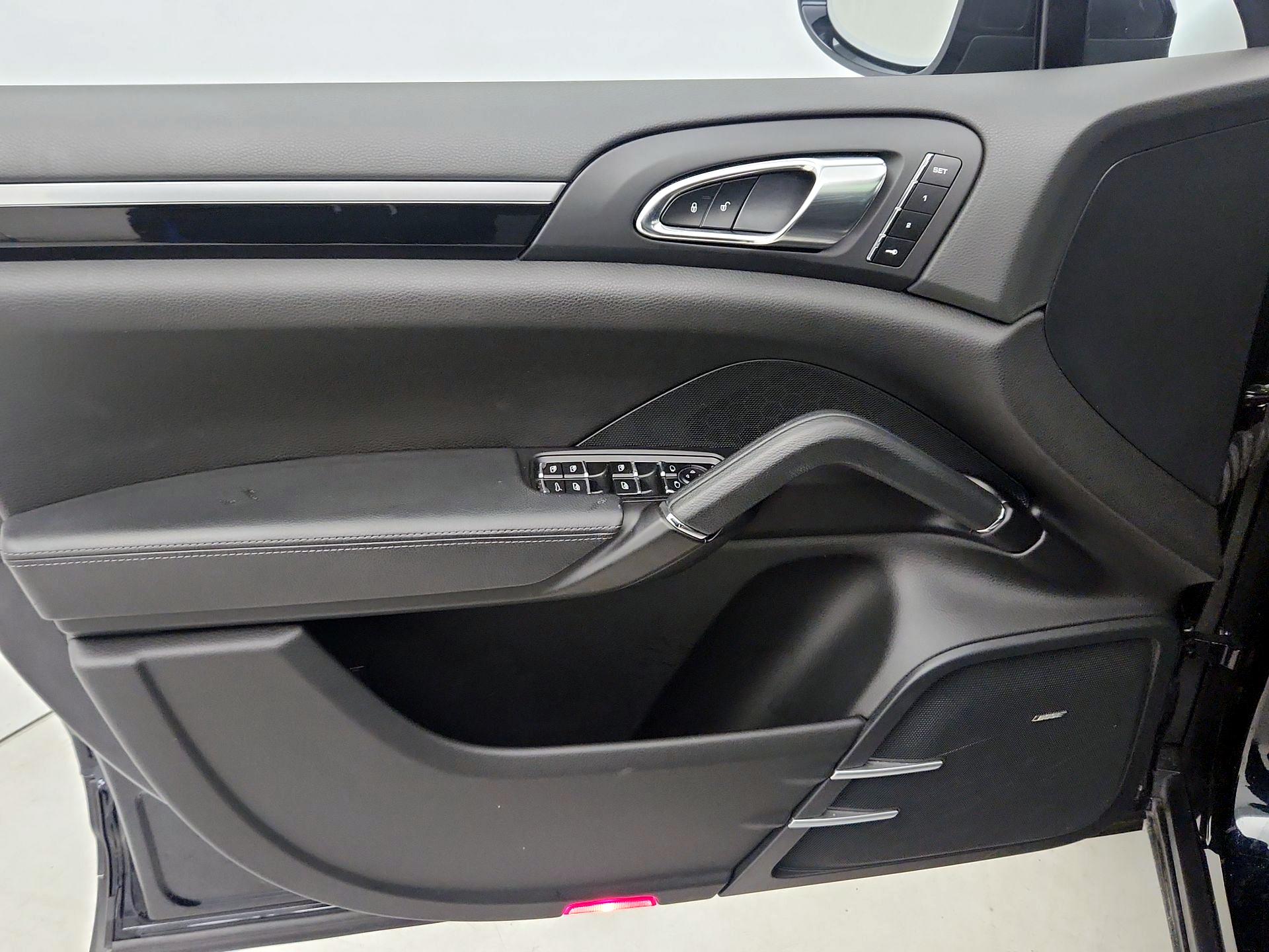 Thumbnail: 2015 Porsche Cayenne - 12