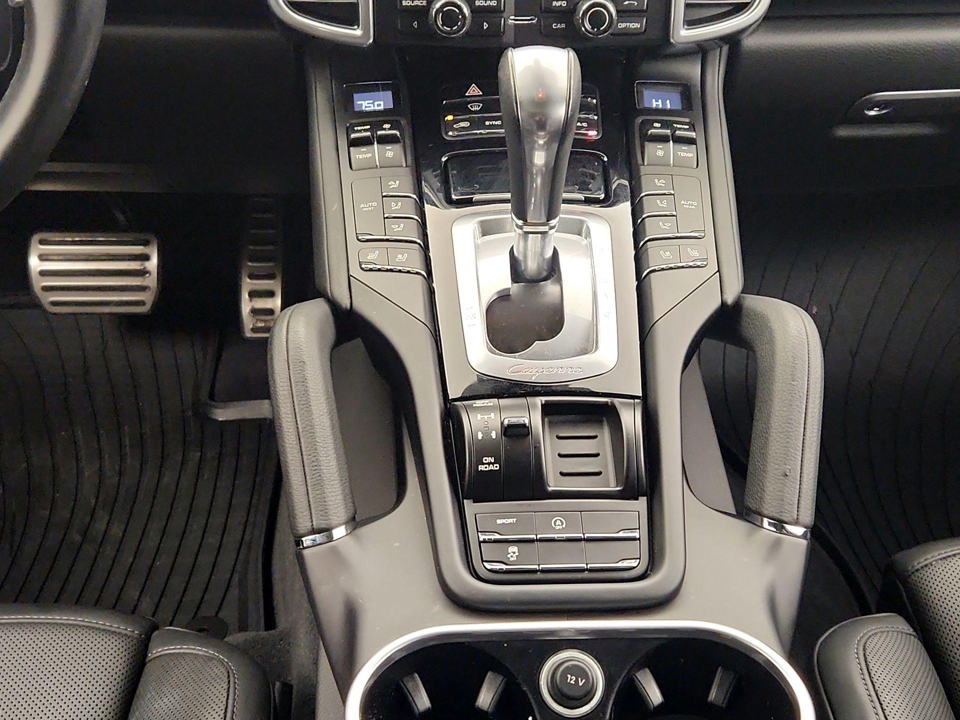 Thumbnail: 2015 Porsche Cayenne - 17