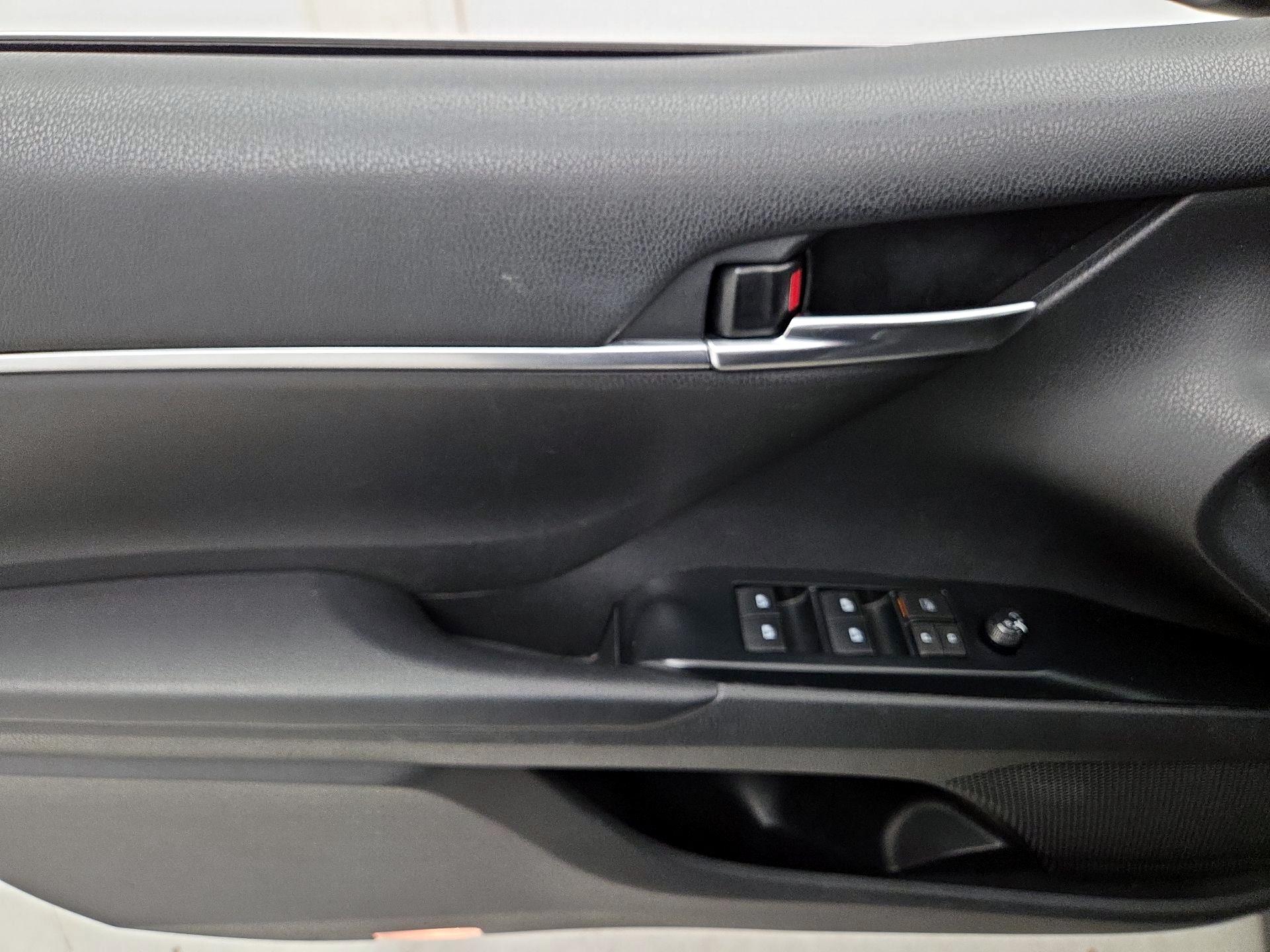 Thumbnail: 2019 Toyota Camry - 12