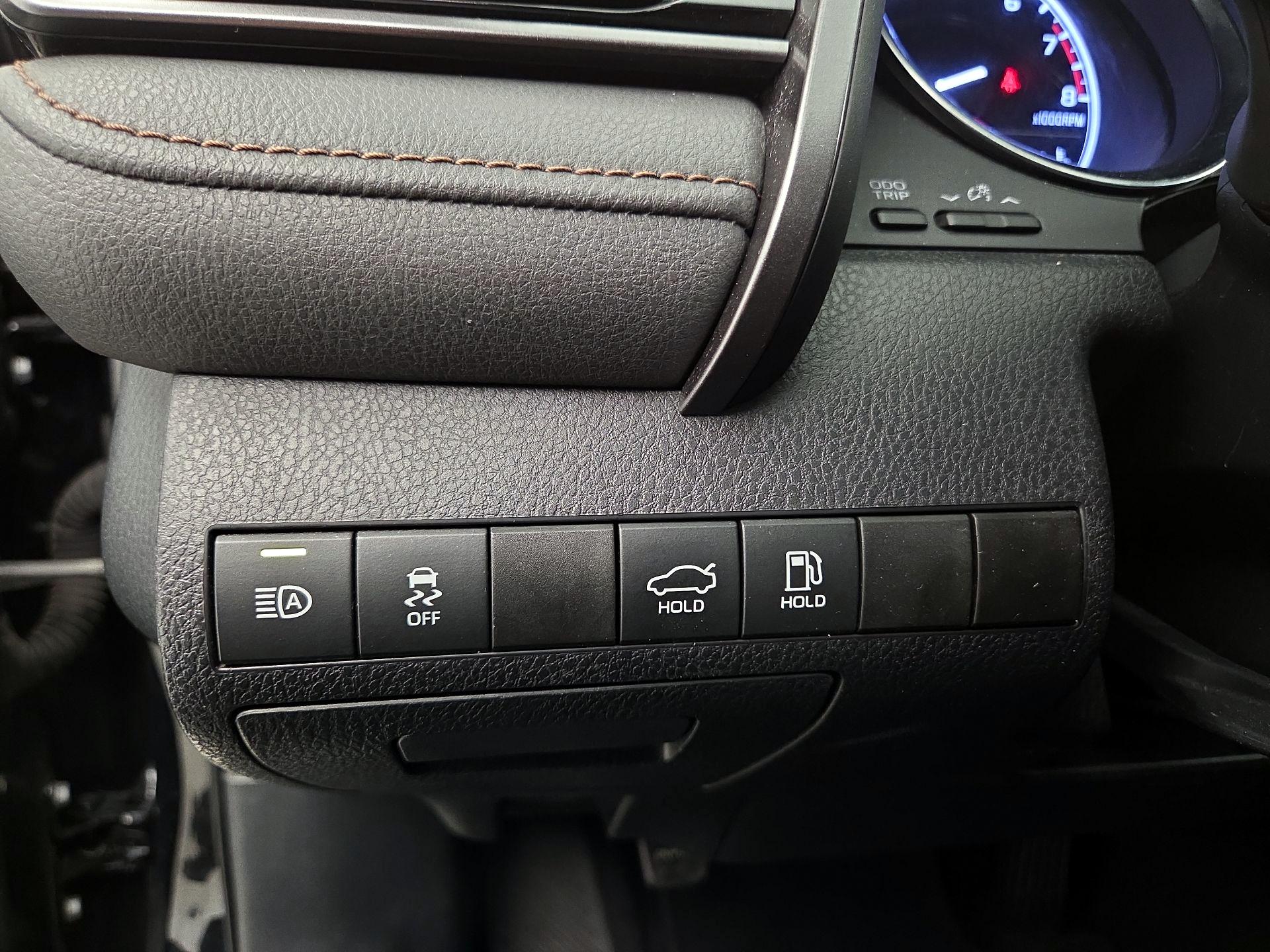 Thumbnail: 2019 Toyota Camry - 13