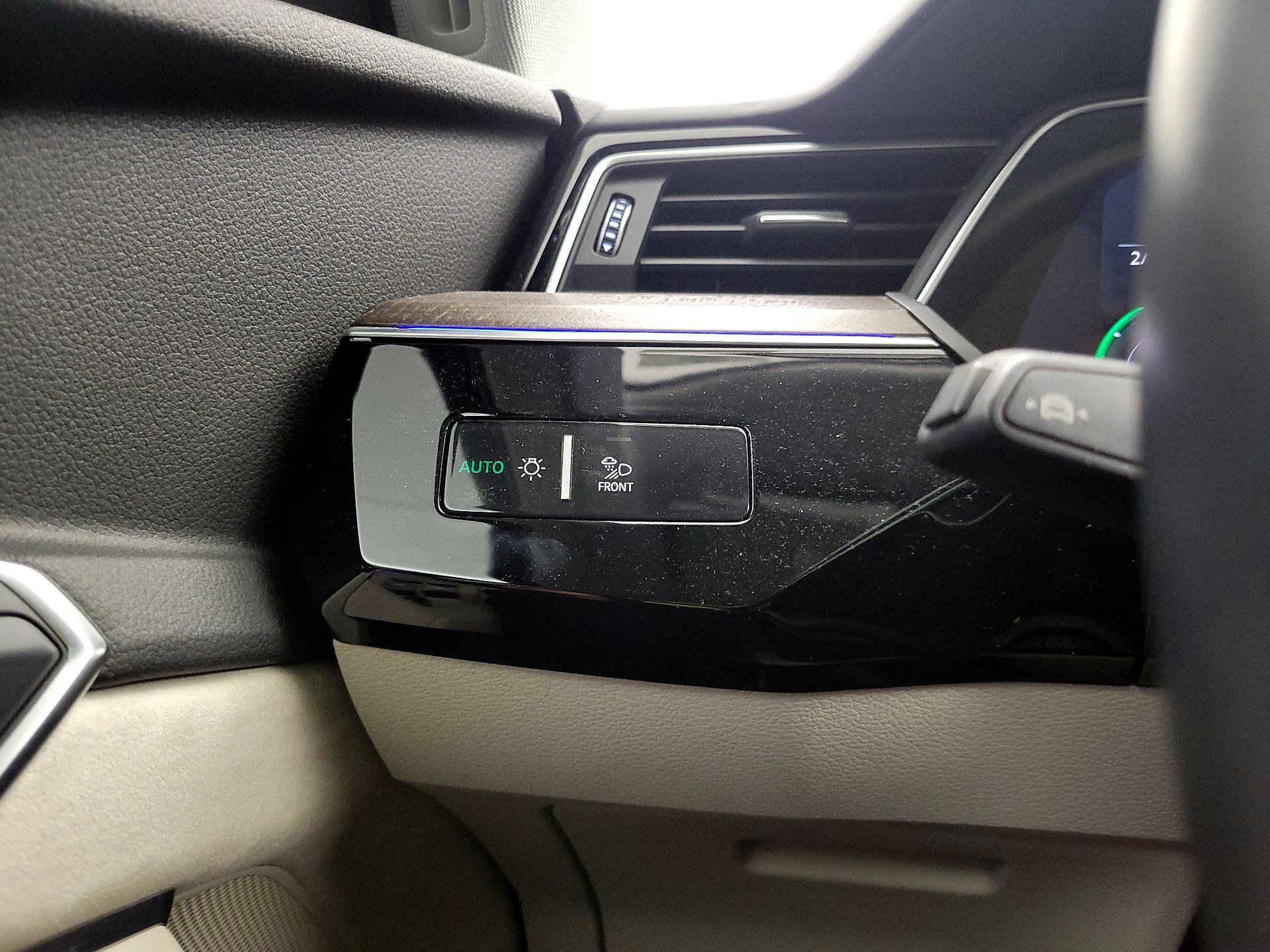 Thumbnail: 2021 Audi e-tron S - 13