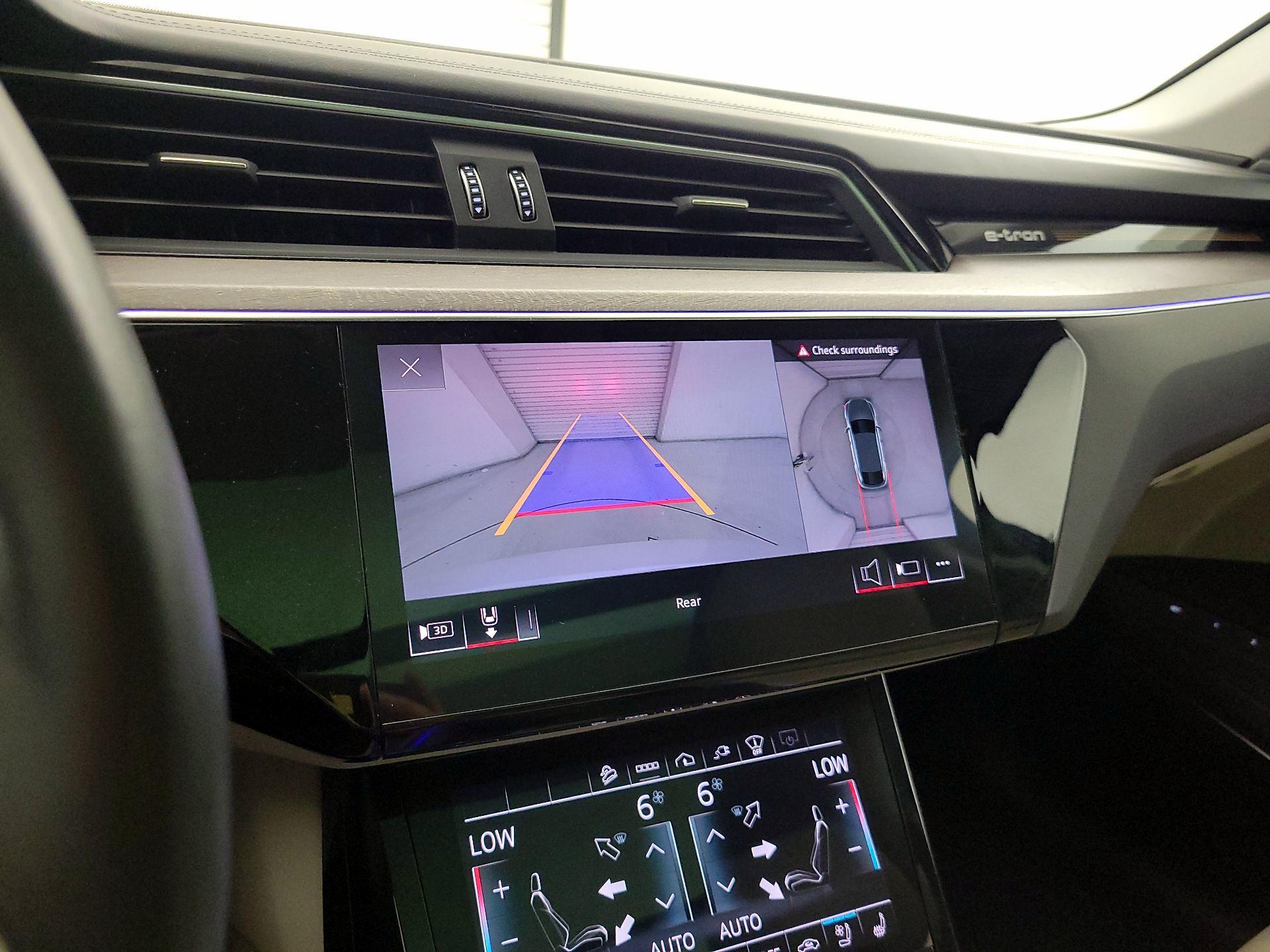 Thumbnail: 2021 Audi e-tron S - 15