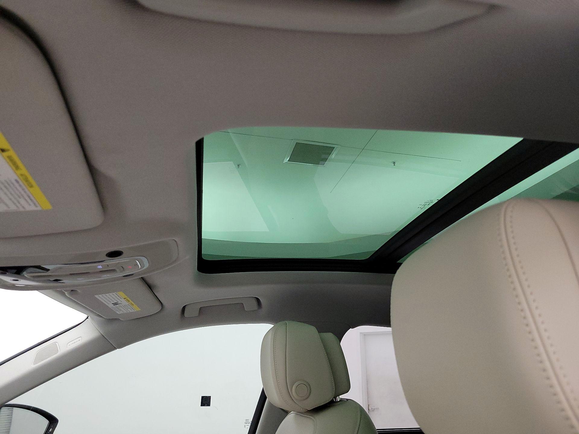 Thumbnail: 2021 Audi e-tron S - 20