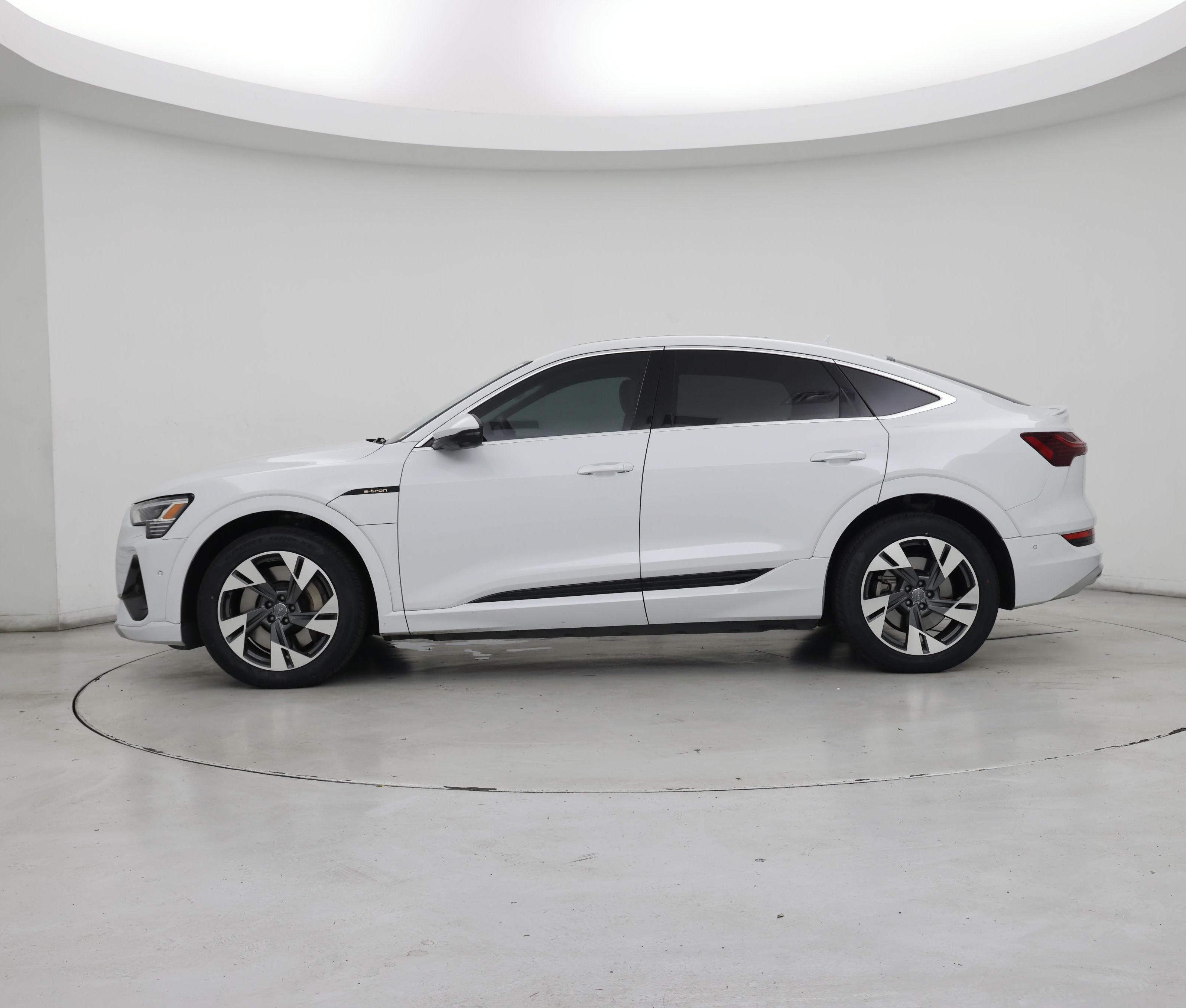 Thumbnail: 2021 Audi e-tron S - 3