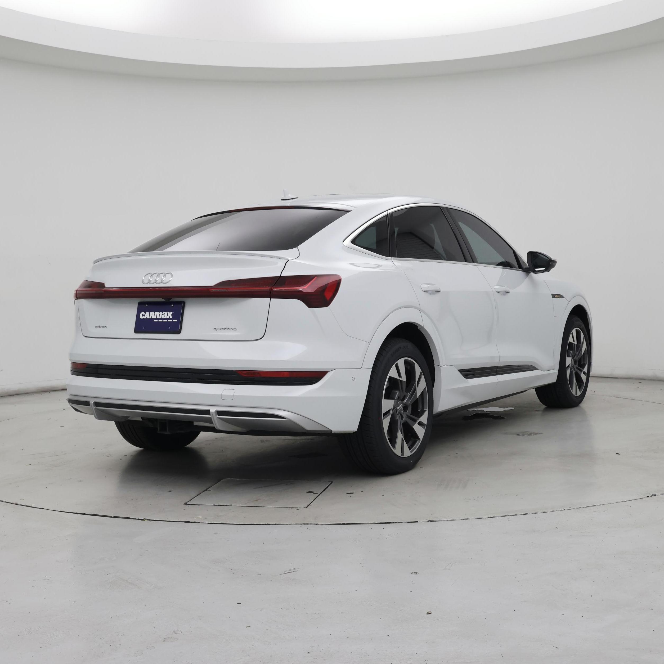 Thumbnail: 2021 Audi e-tron S - 8