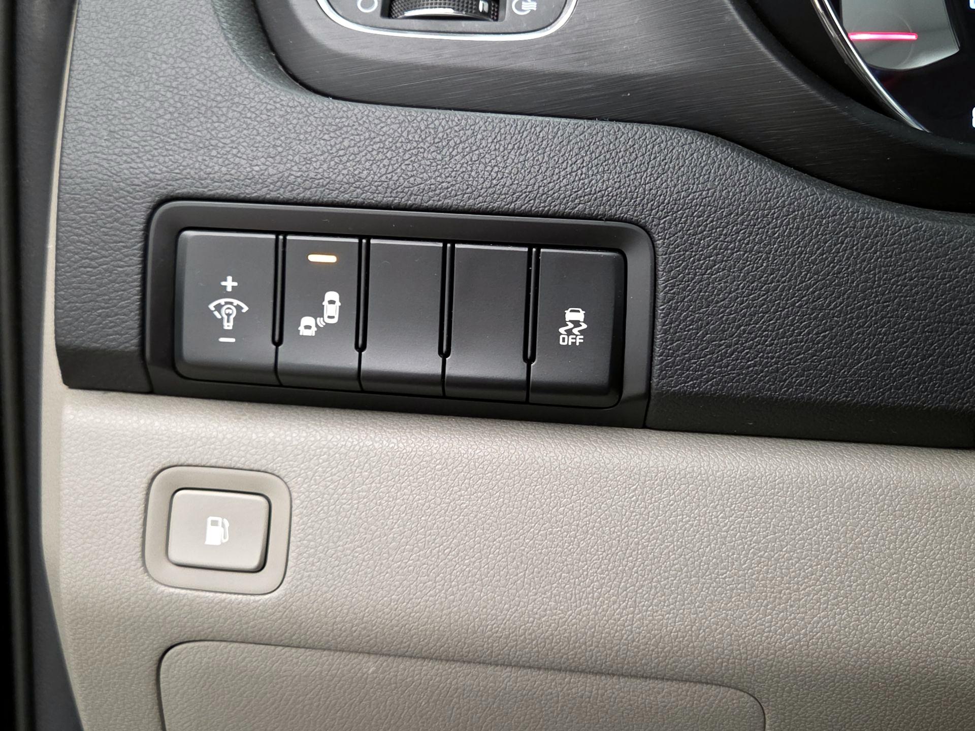 Thumbnail: 2020 Kia Sedona - 13