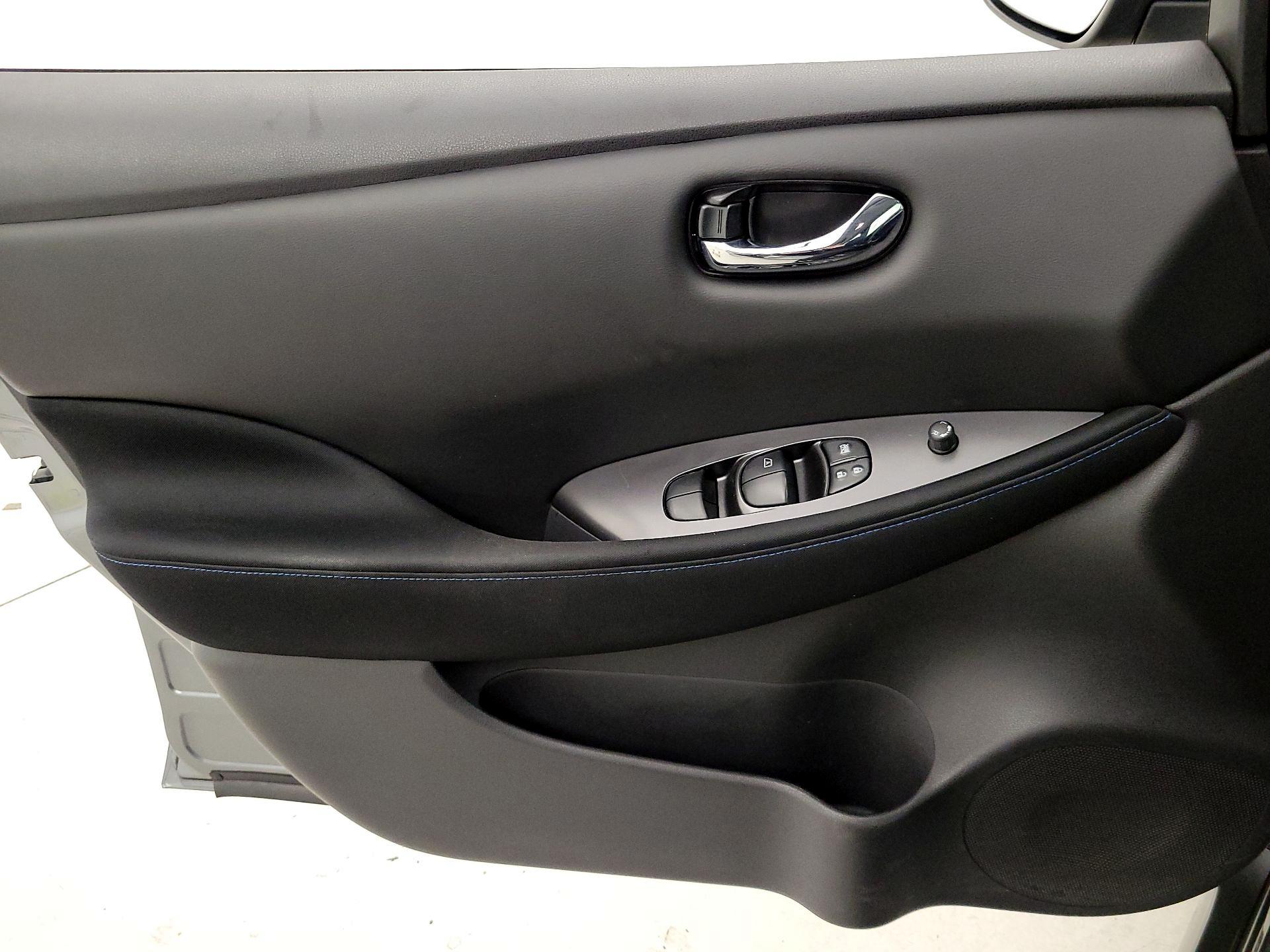 Thumbnail: 2020 Nissan Leaf - 12