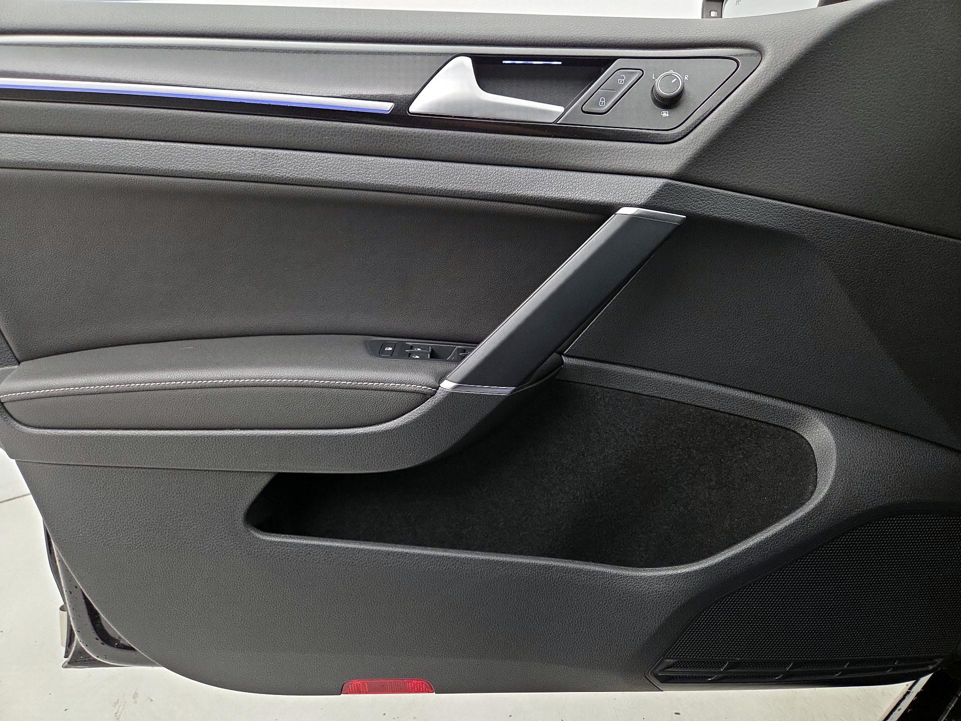 Thumbnail: 2019 Volkswagen Golf - 12