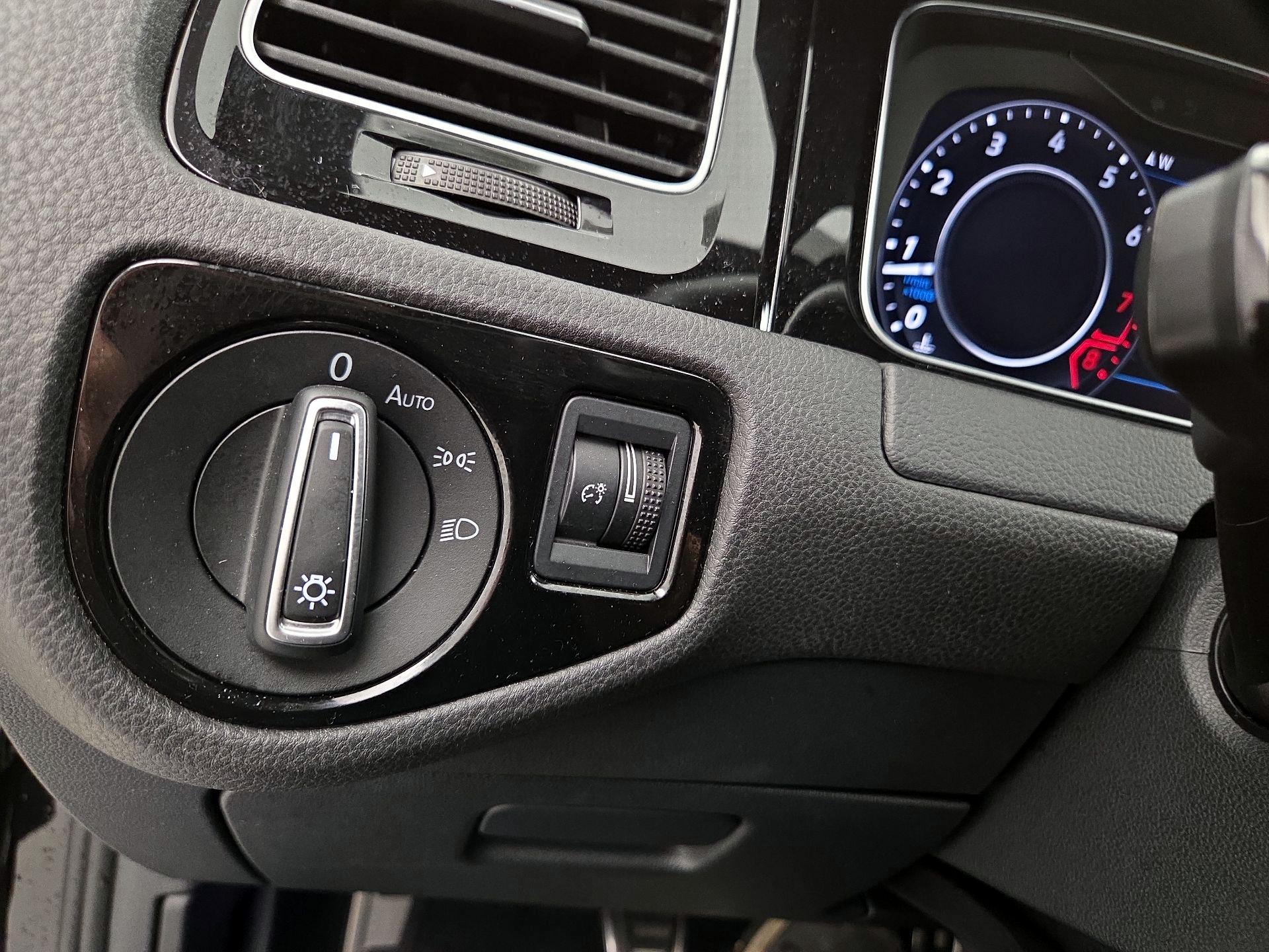 Thumbnail: 2019 Volkswagen Golf - 13