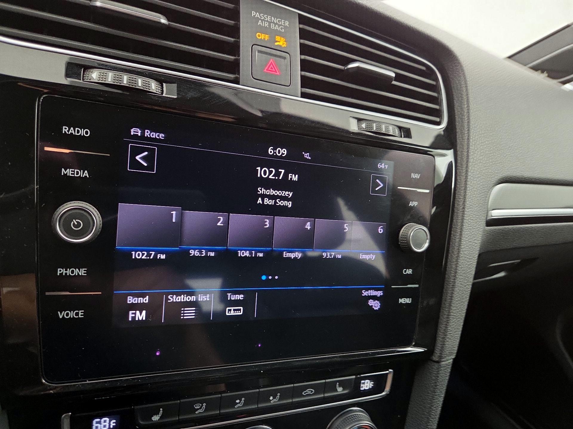 Thumbnail: 2019 Volkswagen Golf - 15