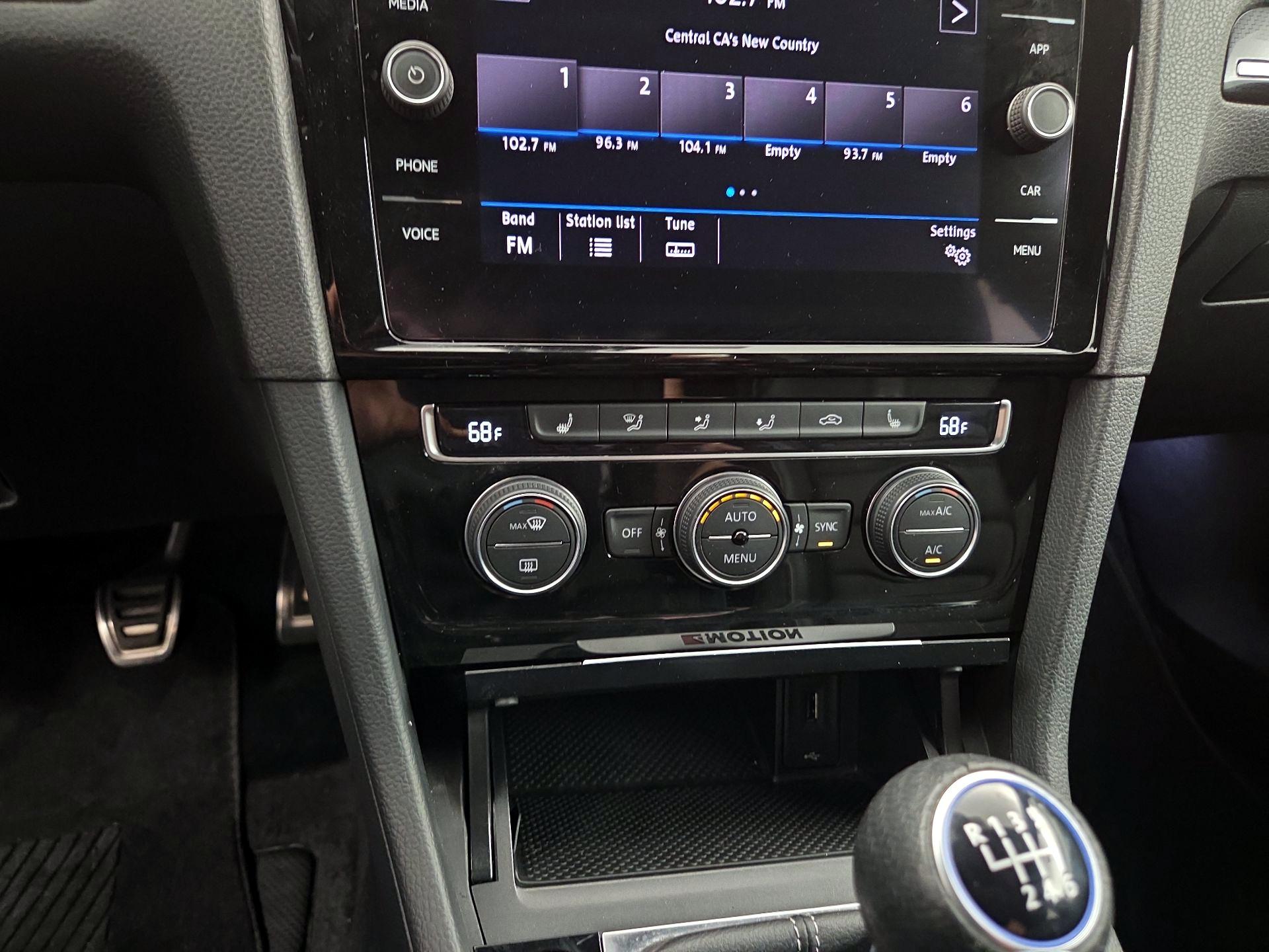 Thumbnail: 2019 Volkswagen Golf - 16