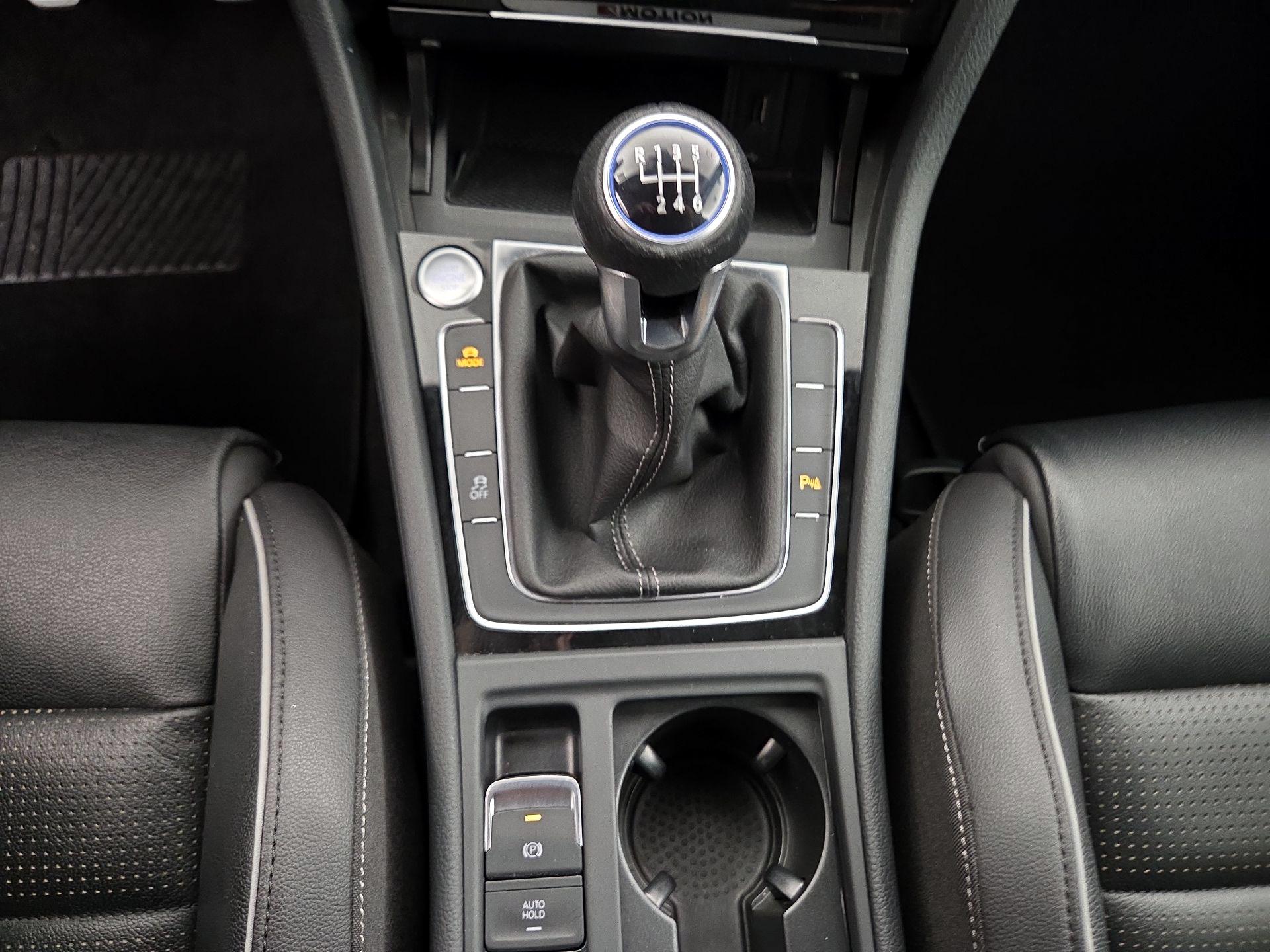 Thumbnail: 2019 Volkswagen Golf - 17