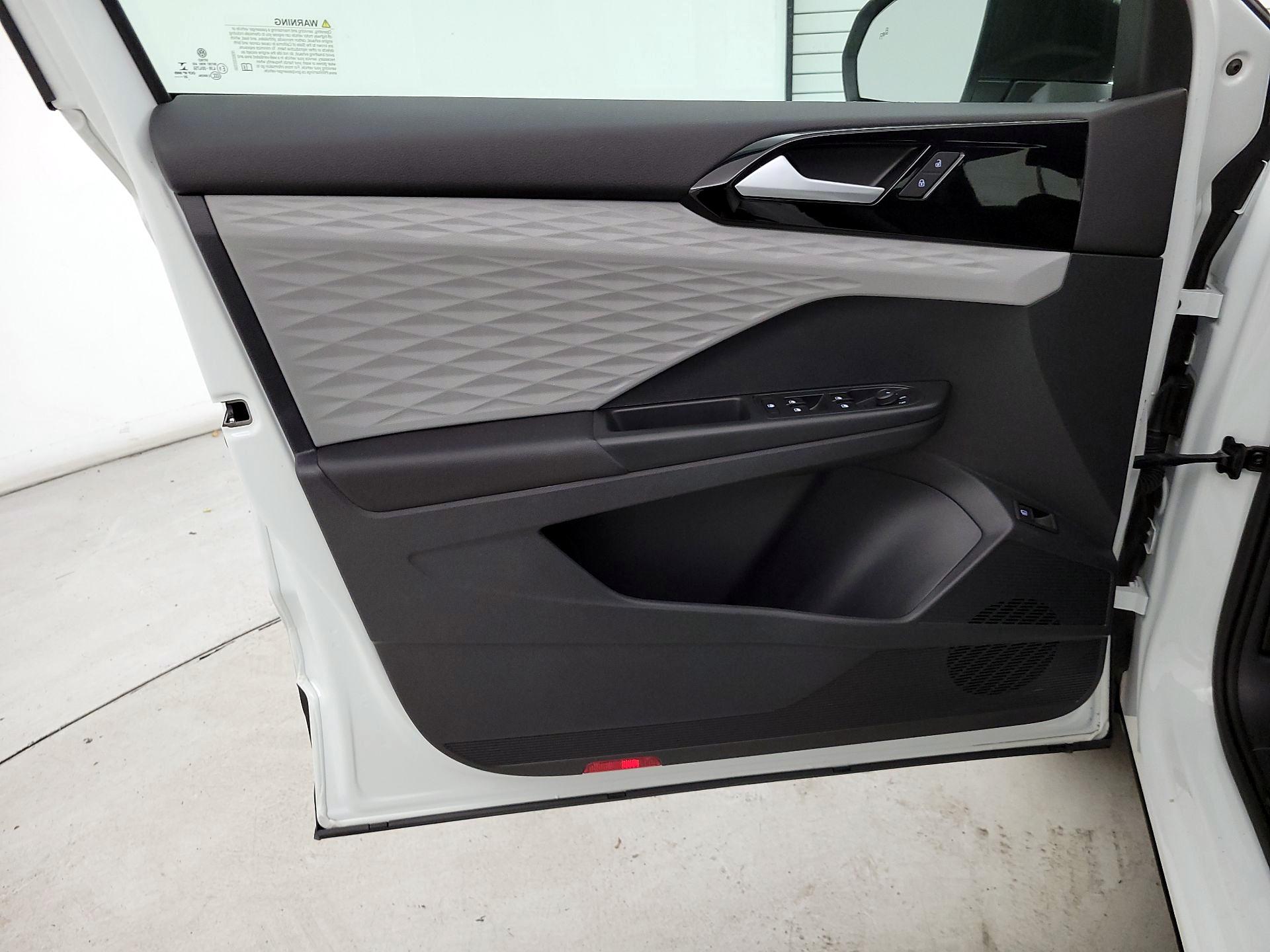 Thumbnail: 2023 Volkswagen Taos - 12