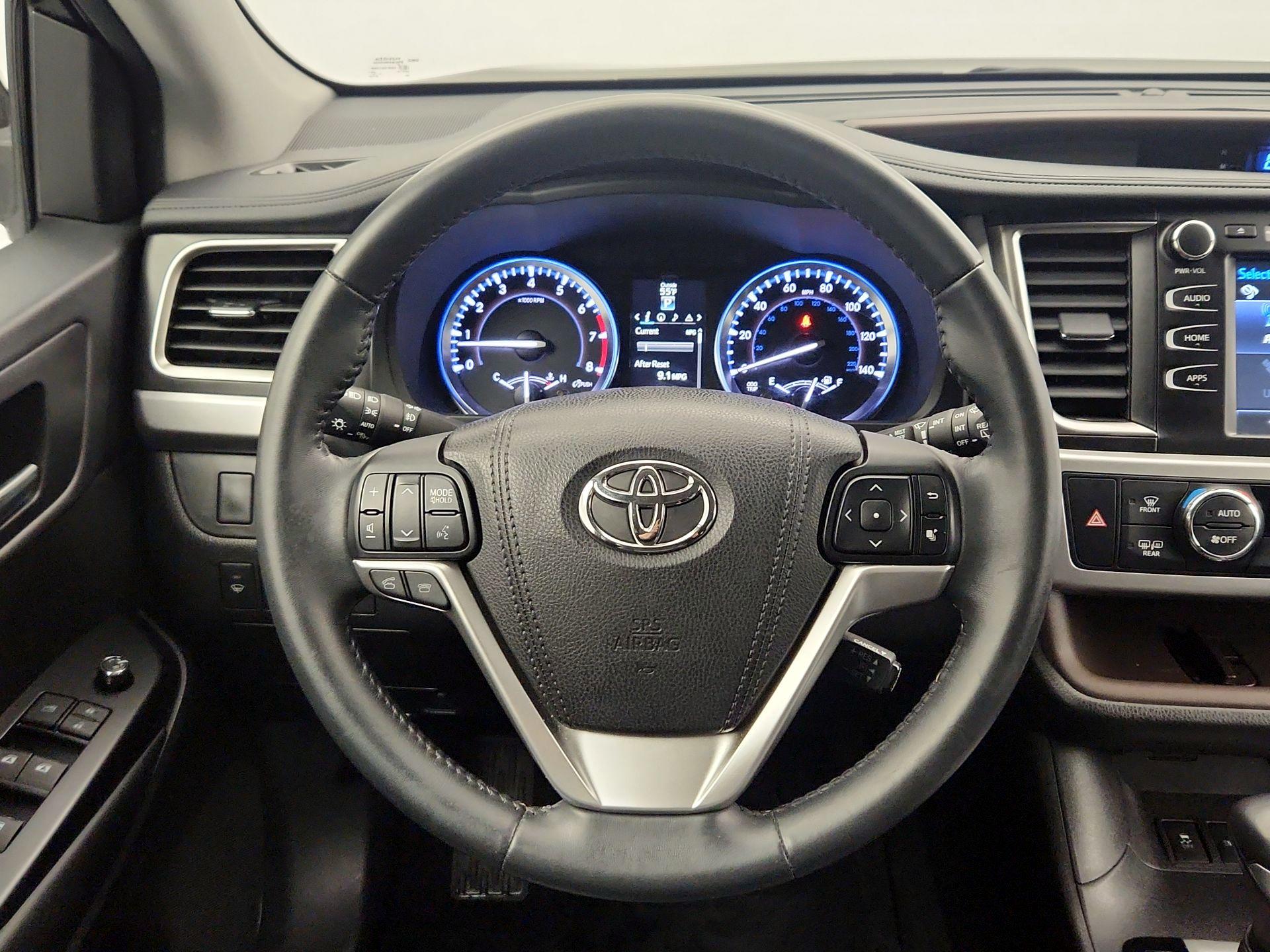 Thumbnail: 2016 Toyota Highlander - 10
