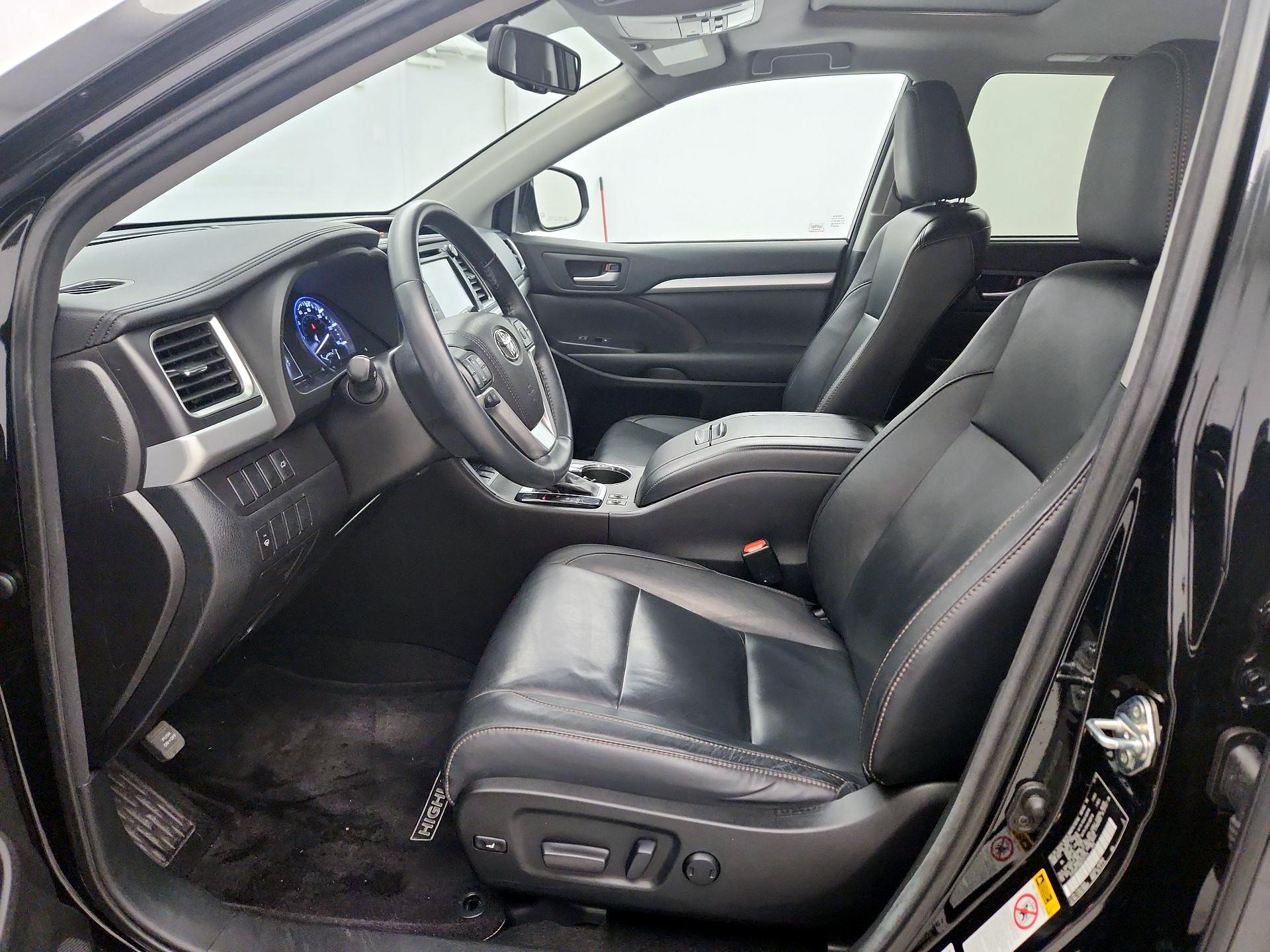 Thumbnail: 2016 Toyota Highlander - 11