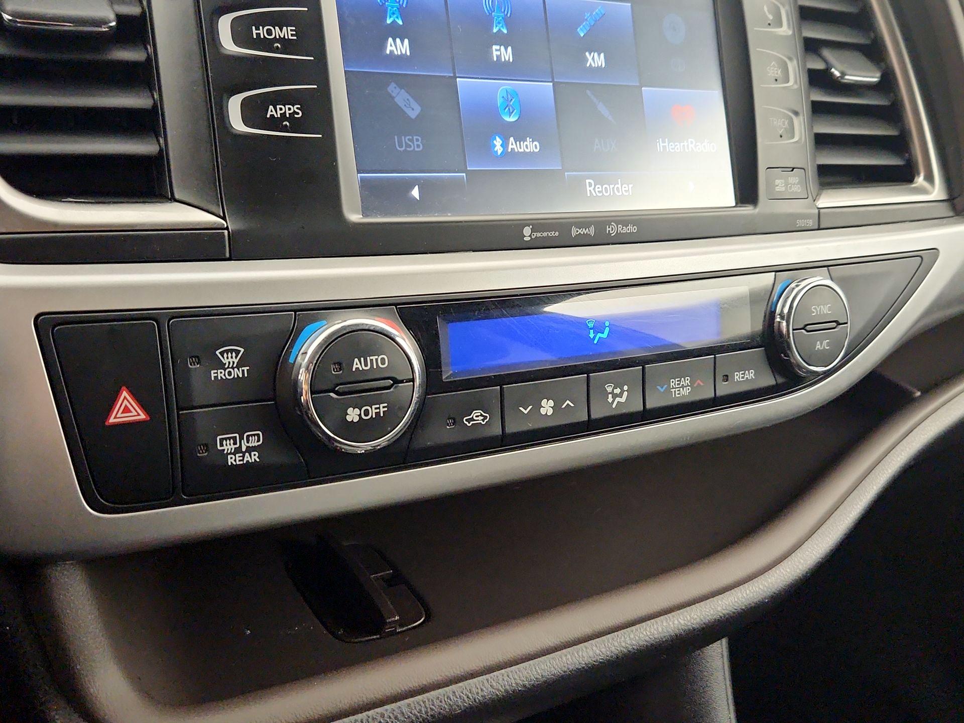 Thumbnail: 2016 Toyota Highlander - 16