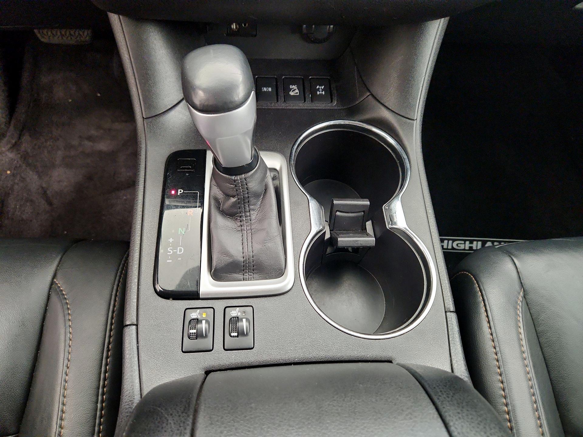 Thumbnail: 2016 Toyota Highlander - 17