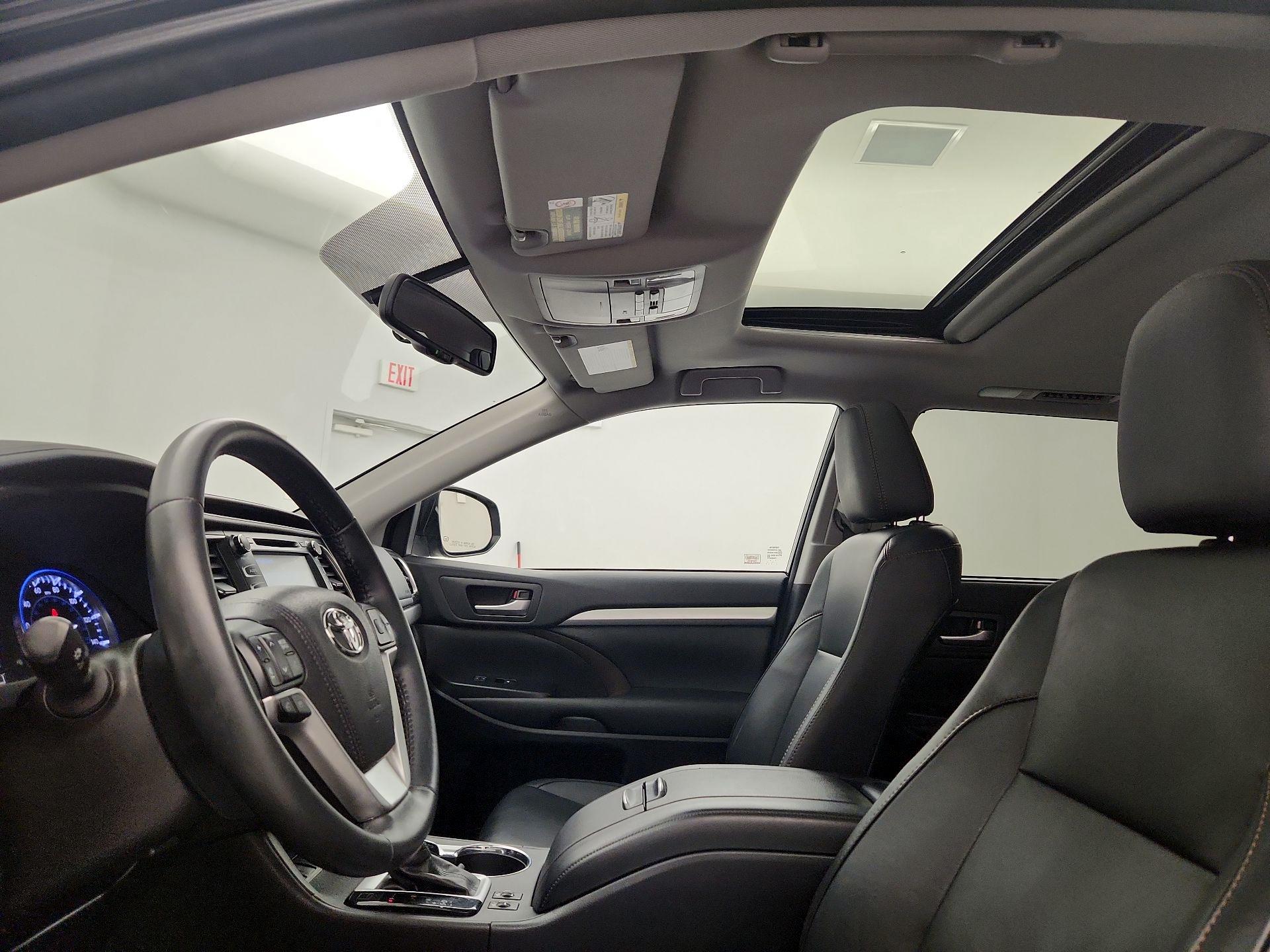 Thumbnail: 2016 Toyota Highlander - 18