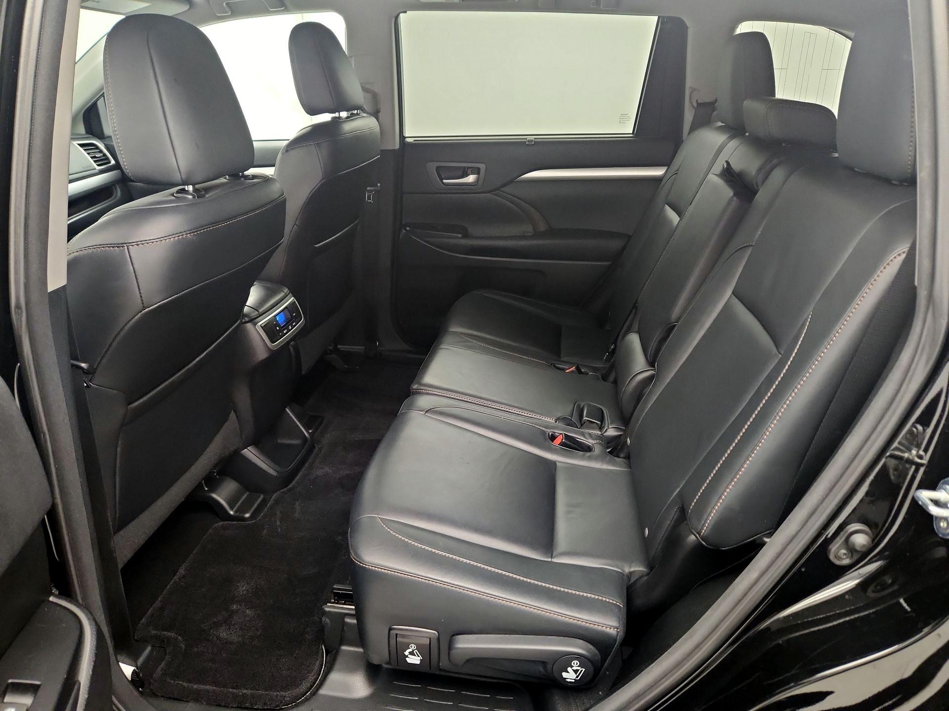 Thumbnail: 2016 Toyota Highlander - 19