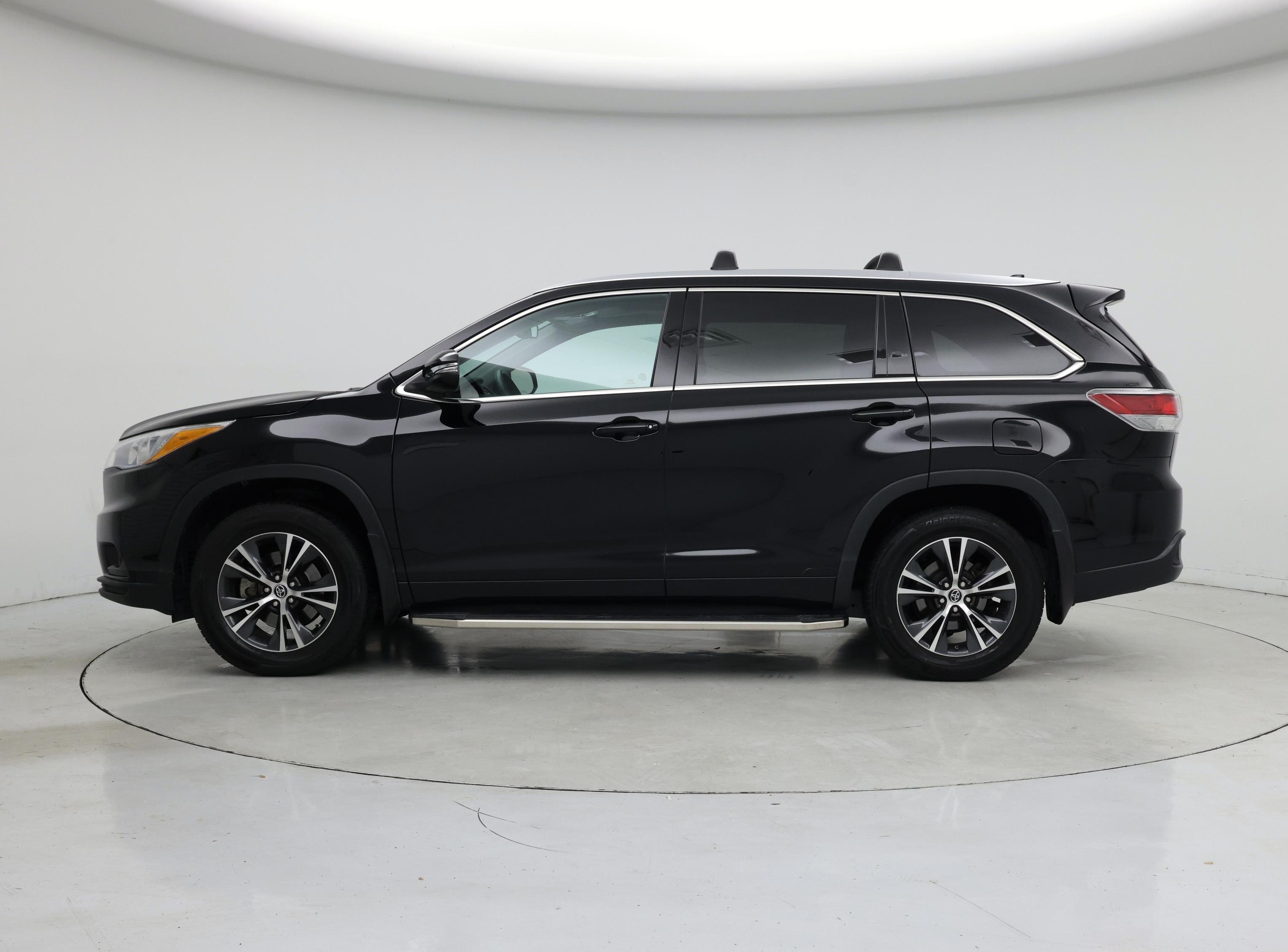 Thumbnail: 2016 Toyota Highlander - 3